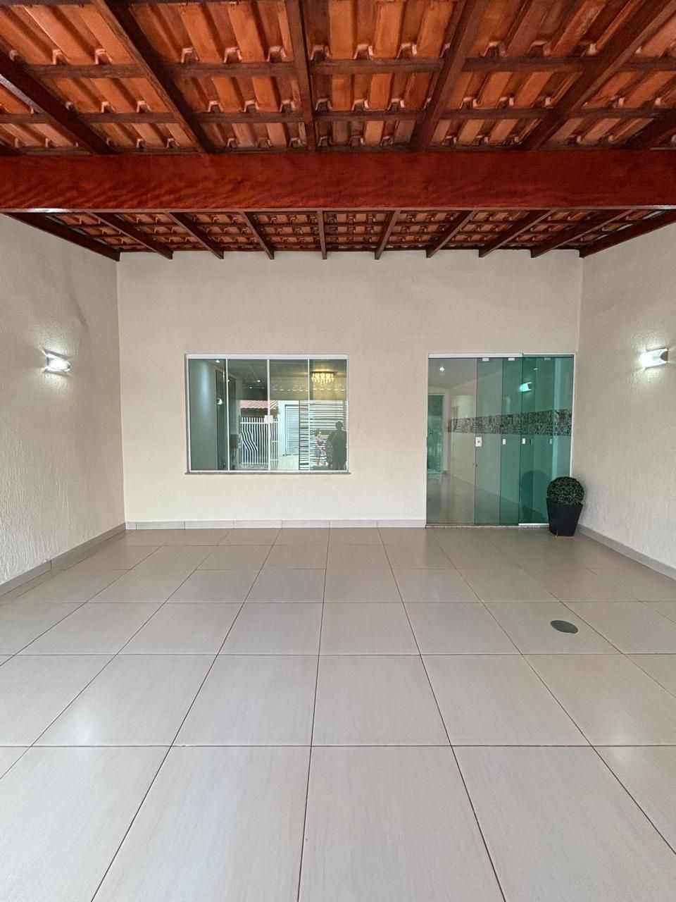 Casa à venda, 2 quatos, um closet, 2 vagas, 112M²,  Condomínio Sabará 1, Londrina-PR