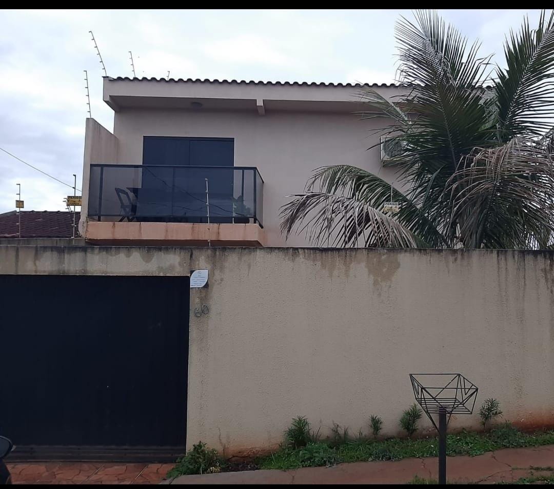 Sobrado à venda,  123m², 3 quartos sendo 1 suíte, Piscina, 2 vagas  - perto do aeroporto, tiro de guerra - Califórnia -  Londrina, PR