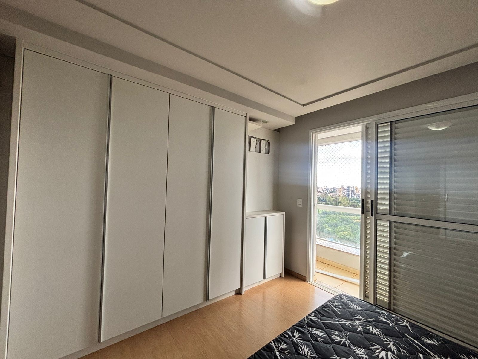 Apartamento à venda, Edifício Pallazo Di Césare , 156m2 úteis, 3 suítes, 3 vagas, andar alto, vista Lago, mobiliado, Bela Suiça, Londrina, PR
