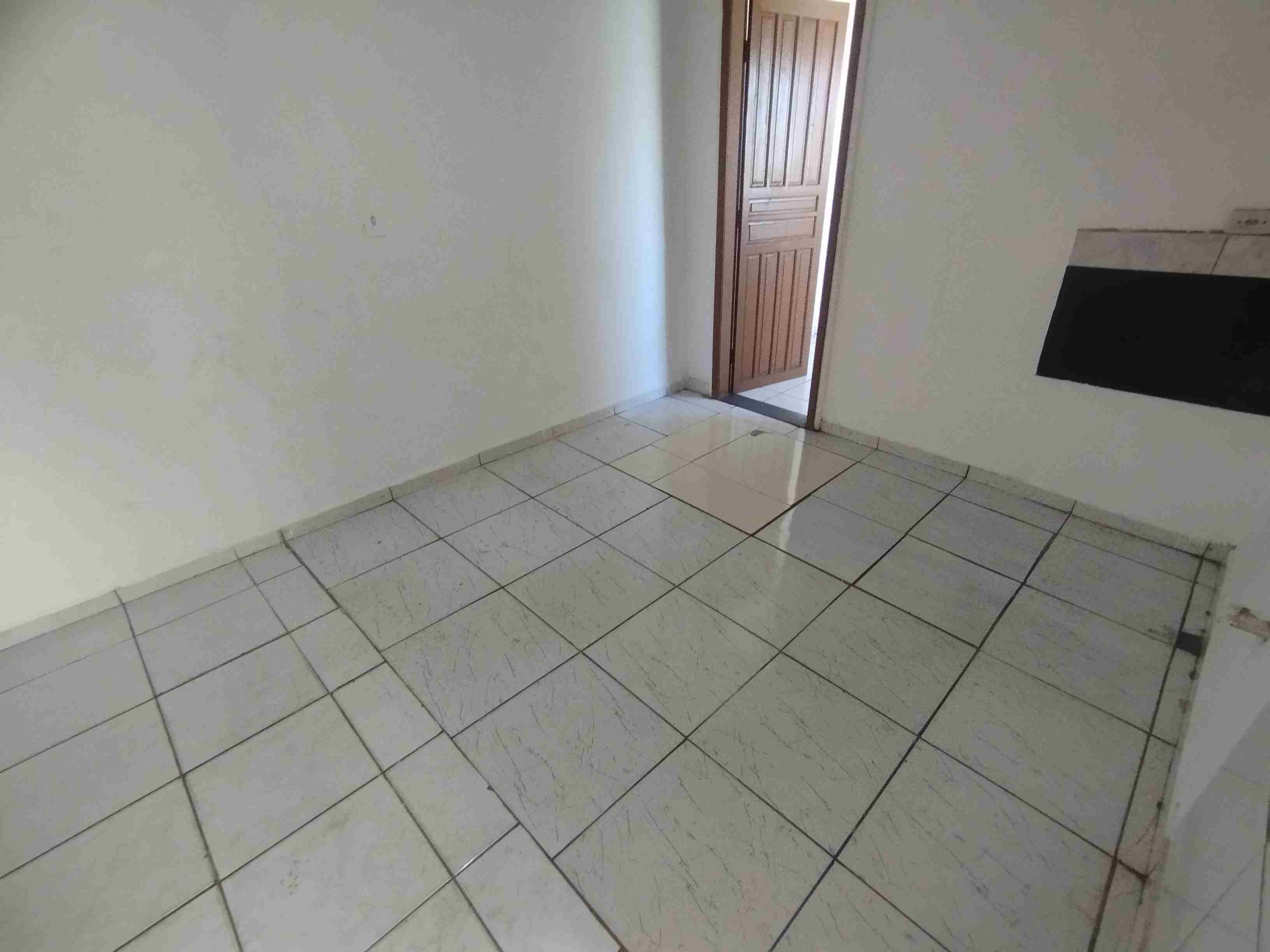 Casa comercial para Locação, 6 salas, localização na  Av. Arthur thomas, 200M² de construção, Jd Bandeirantes - Londirna-PR