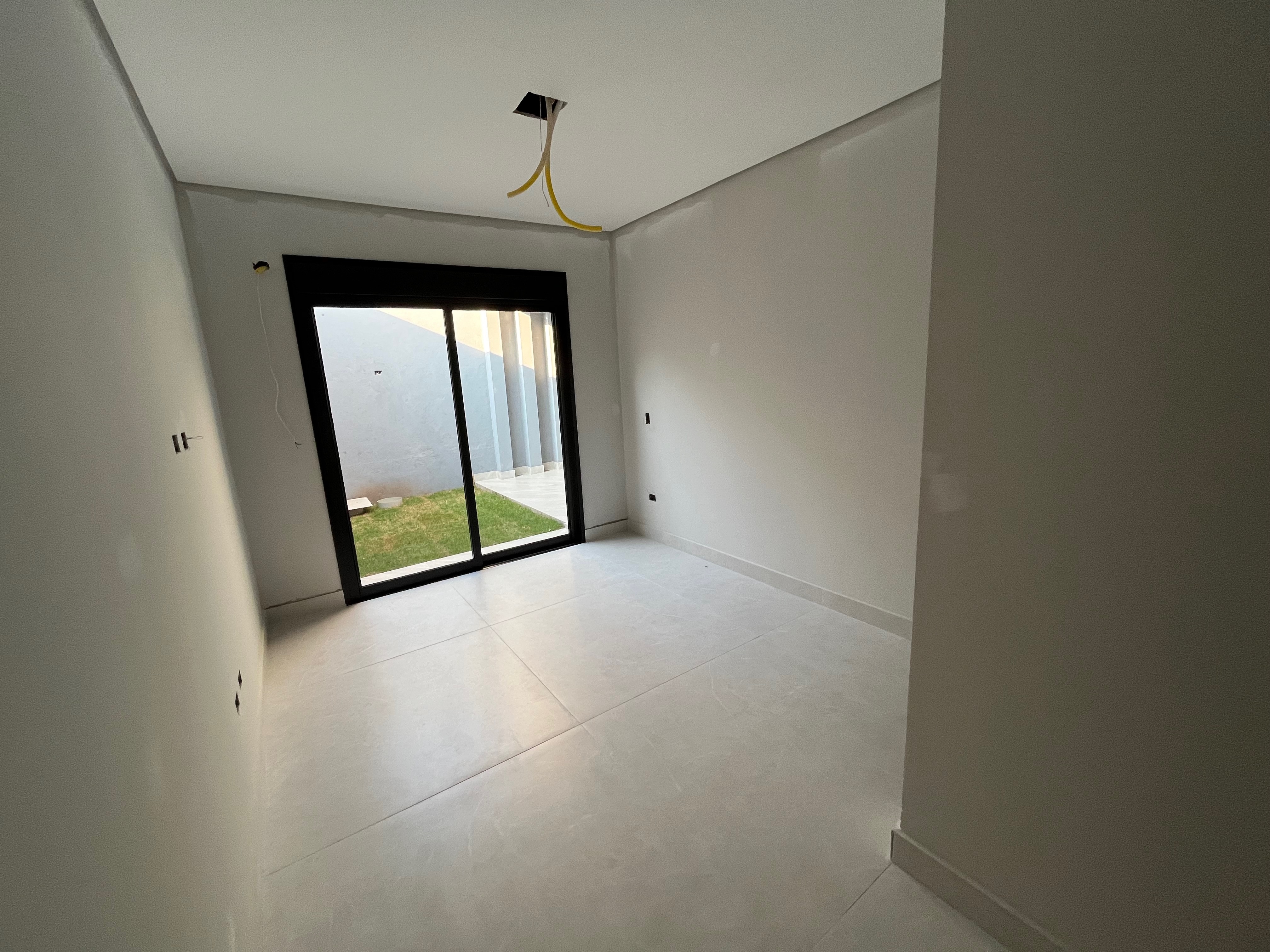 Casa  alto padrão,  à Venda, 140m², 3 dormitórios, 1 suíte próximo ao Aeroporto - Dom Pedro, Londrina, PR