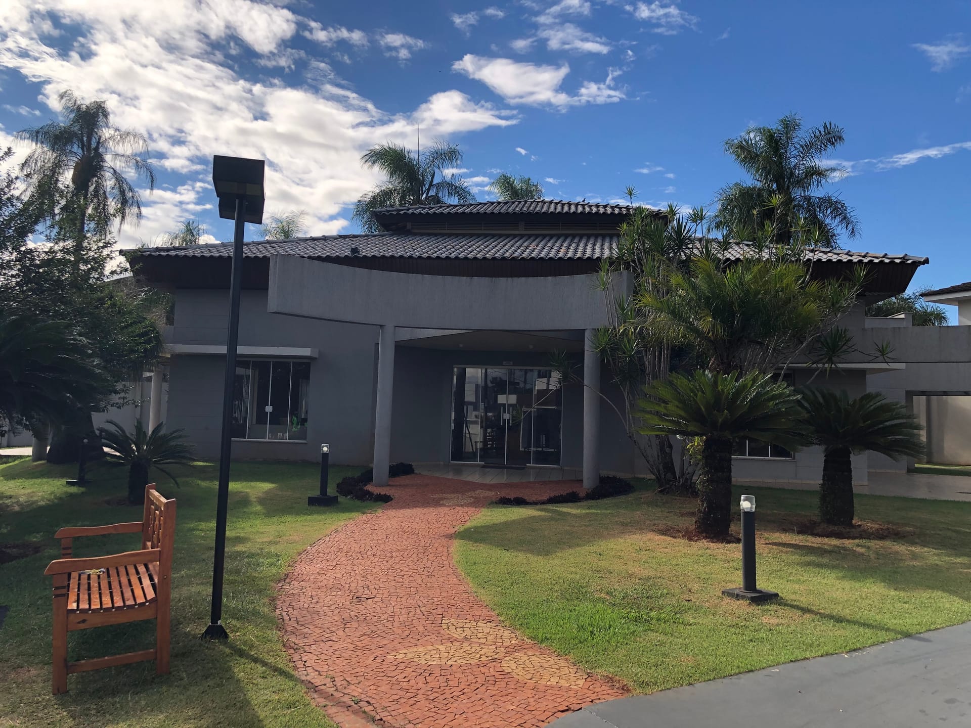 Casa à venda , Condomínio Acácia Imperial, 400m² privativos, 4 suítes, churrasqueira e piscina - Royal, Londrina, PR
