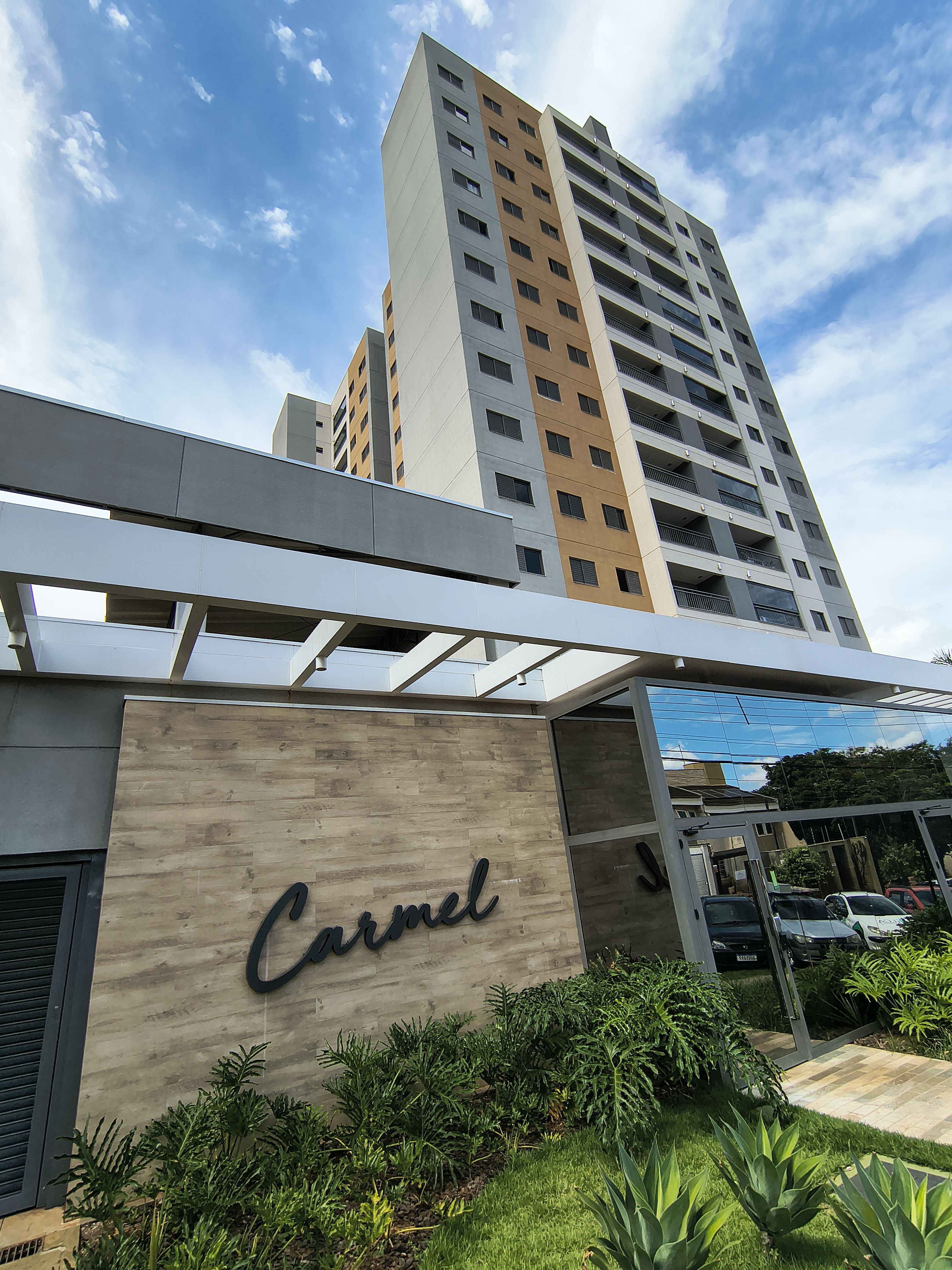 Apartamento à venda, Edifício carmel, 64M² úteis, 2 sendo 1 suíte, Sala estendida, Gleba Palhano,  Londrina - Pr