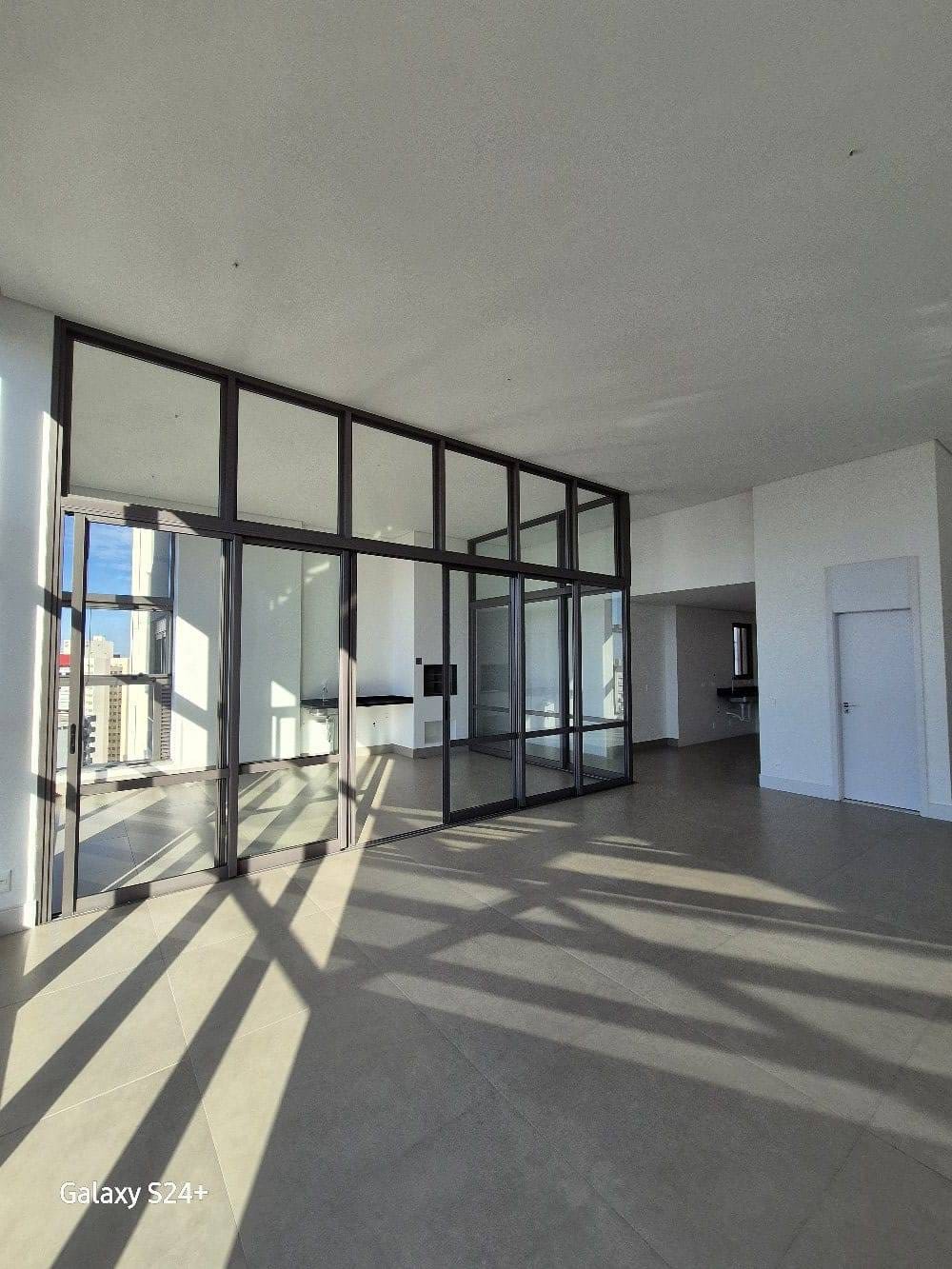 Apartamento à venda, Edifício  Lumini 181m², 3 amplas suítes, 3 vagas, elevador privativo, andar alto- Gleba Palhano, Londrina/PR