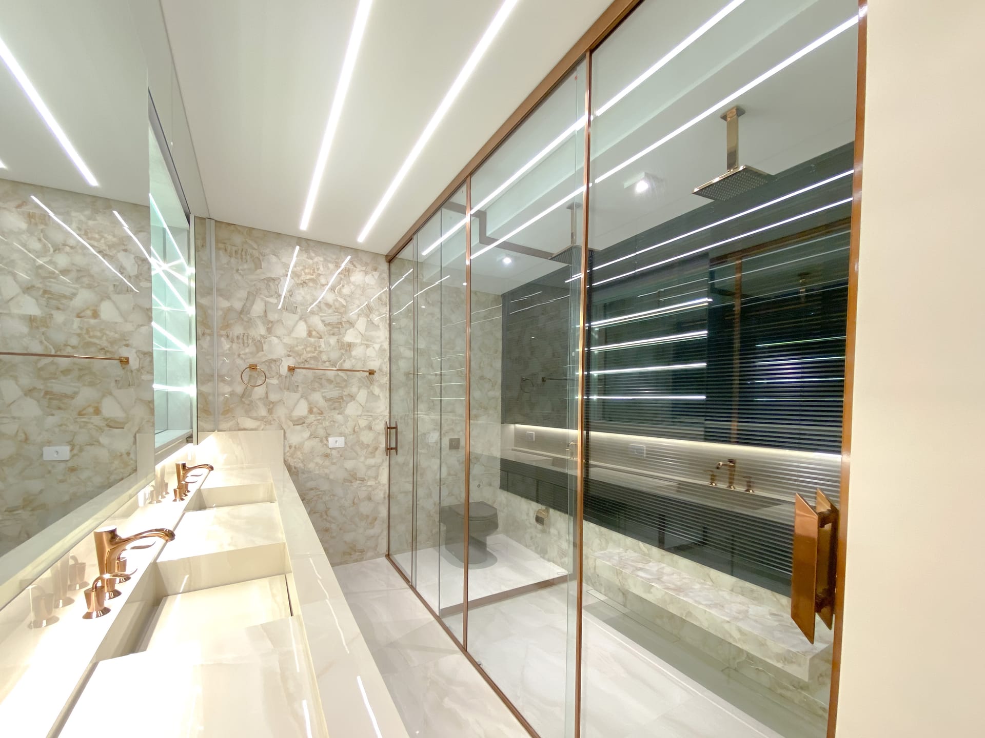 Sobrado à Venda, 302m² úteis,  3 suítes, decorado no Cond.Vivenda Vivendas do Arvoredo, Londrina, PR