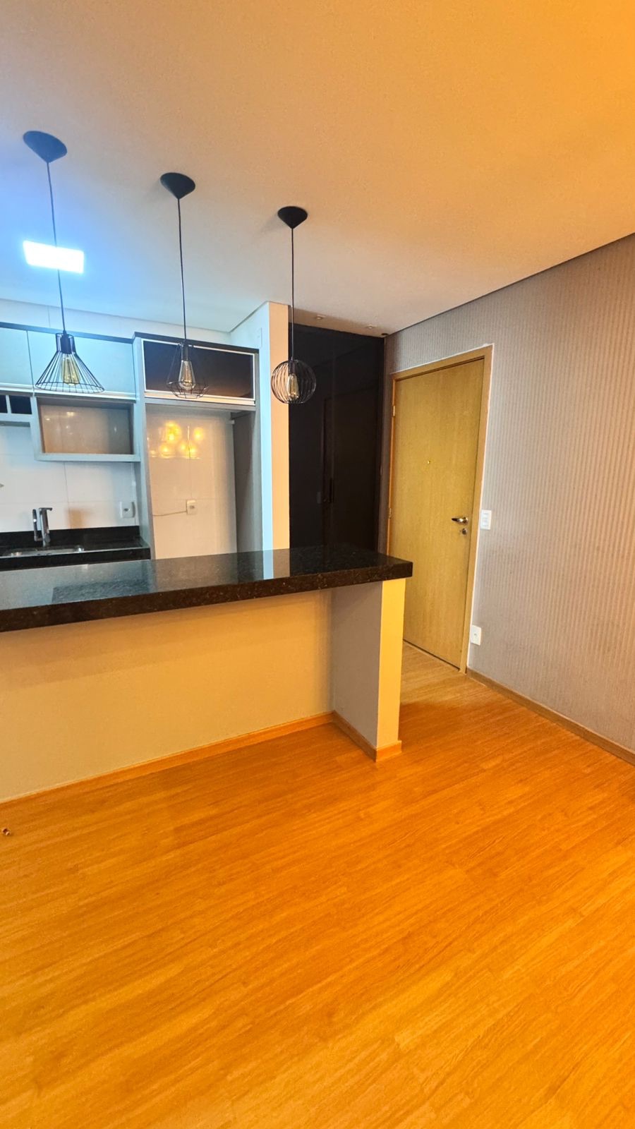 Apartamento para venda, Edifício Liberty Towers,  77m² úteis, 2 quartos sendo 1 suíte, andar alto, com planejados -  Santa Rosa, Londrina, PR