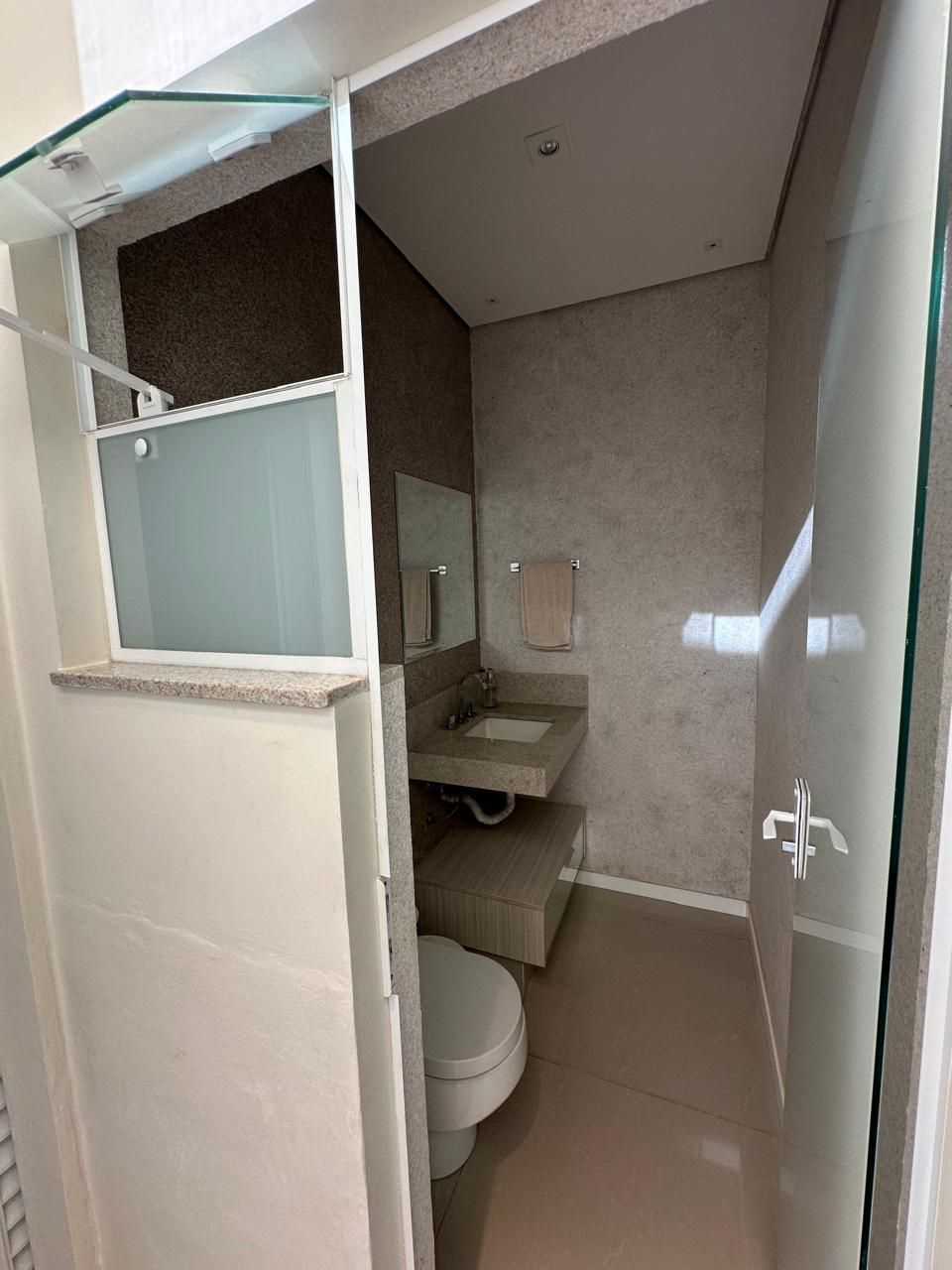 Casa à venda, 3 quartos sendo 1 demi suite, 360 m², Condomínio  Ville Campestre, Londrina, PR