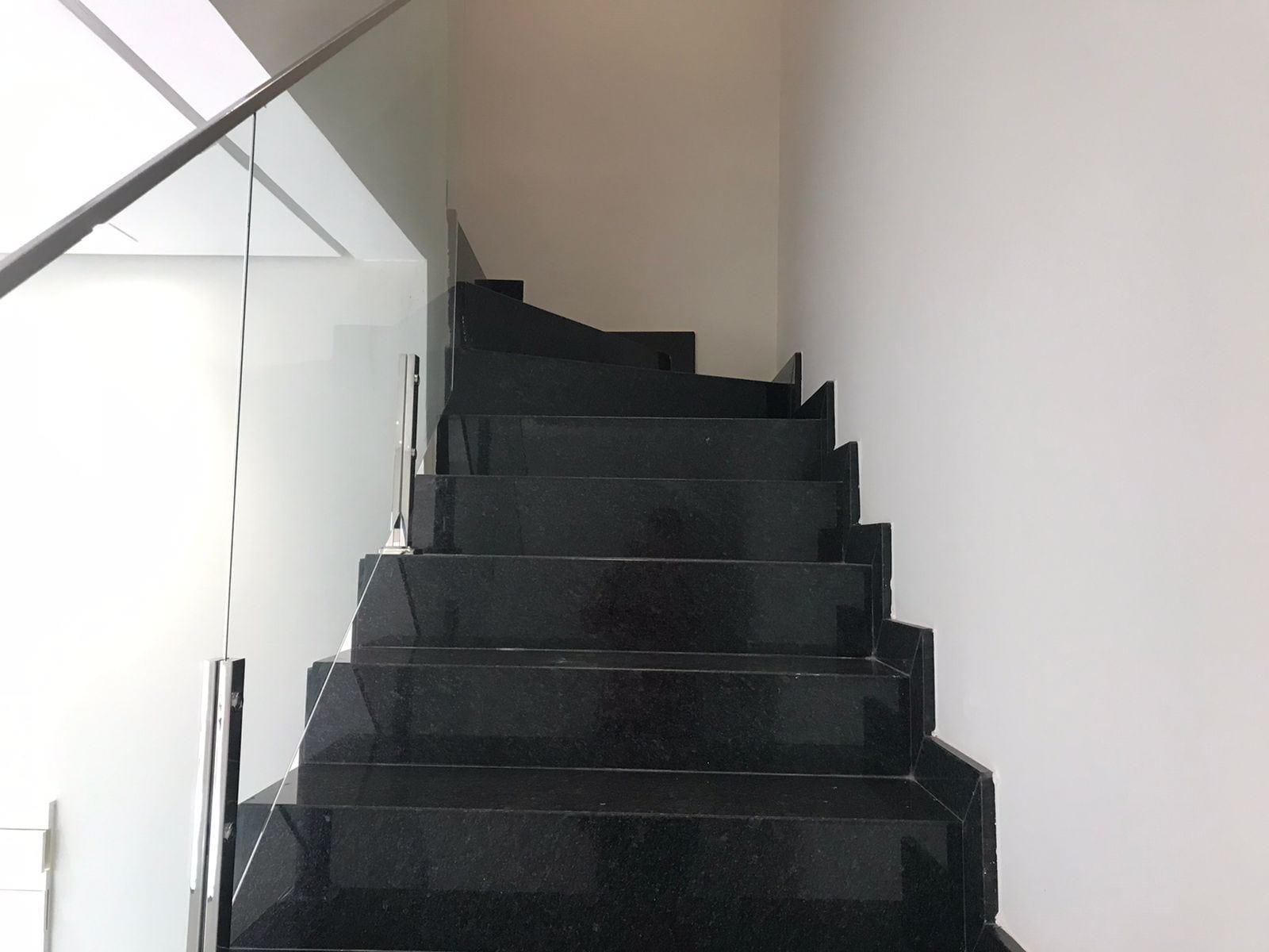Sobrado à venda, Condomínio Morada das Flores, 137m² úteis, 3 quartos sendo 1 suíte, 2 vagas  - Cambé, PR