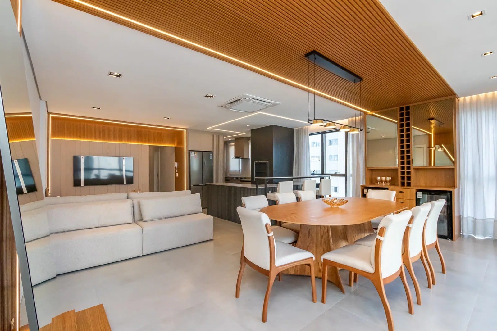 Apartamento à venda, Edifício Costa, 136m²úteis,  4 suítes, 1 Lavabo, 2 vagas, próximo a roda gigante, Pioneiros, Barra norte- Balneário Camboriú