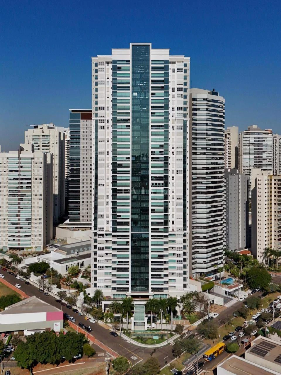 Apartamento à venda Condomínio Maison Heritage alto padrão, 388 m²,4 suítes, 6 banheiros, 4 vagas de garagem, Próximo Lago Igapó, Gleba Palhano, 