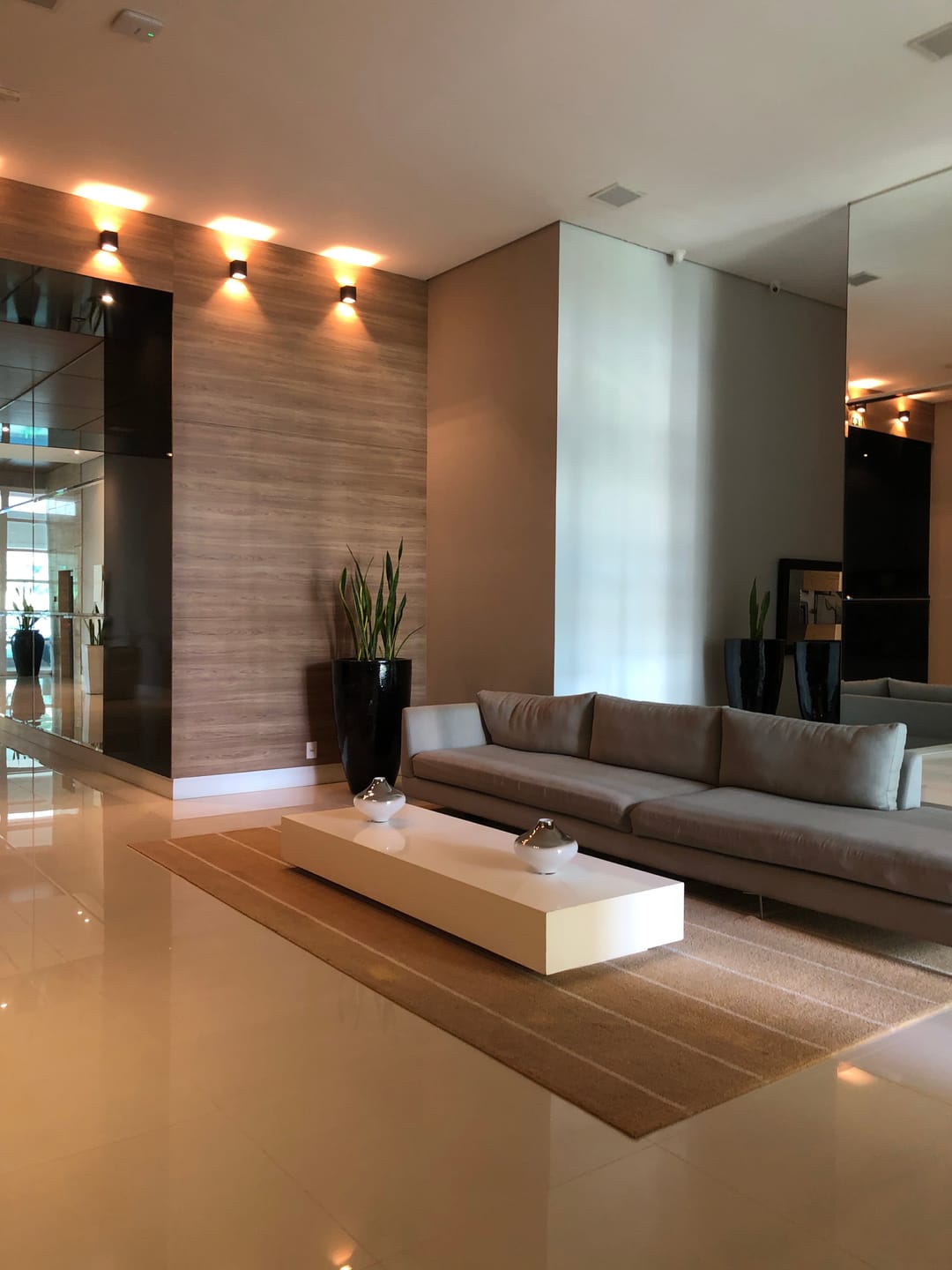Apartamento à venda, Edifício Le Blanc, 236m² úteis, 3 suítes, 4 vagas, elevador privativo, ampla varanda gourmet - Gleba Palhano, Londrina, PR
