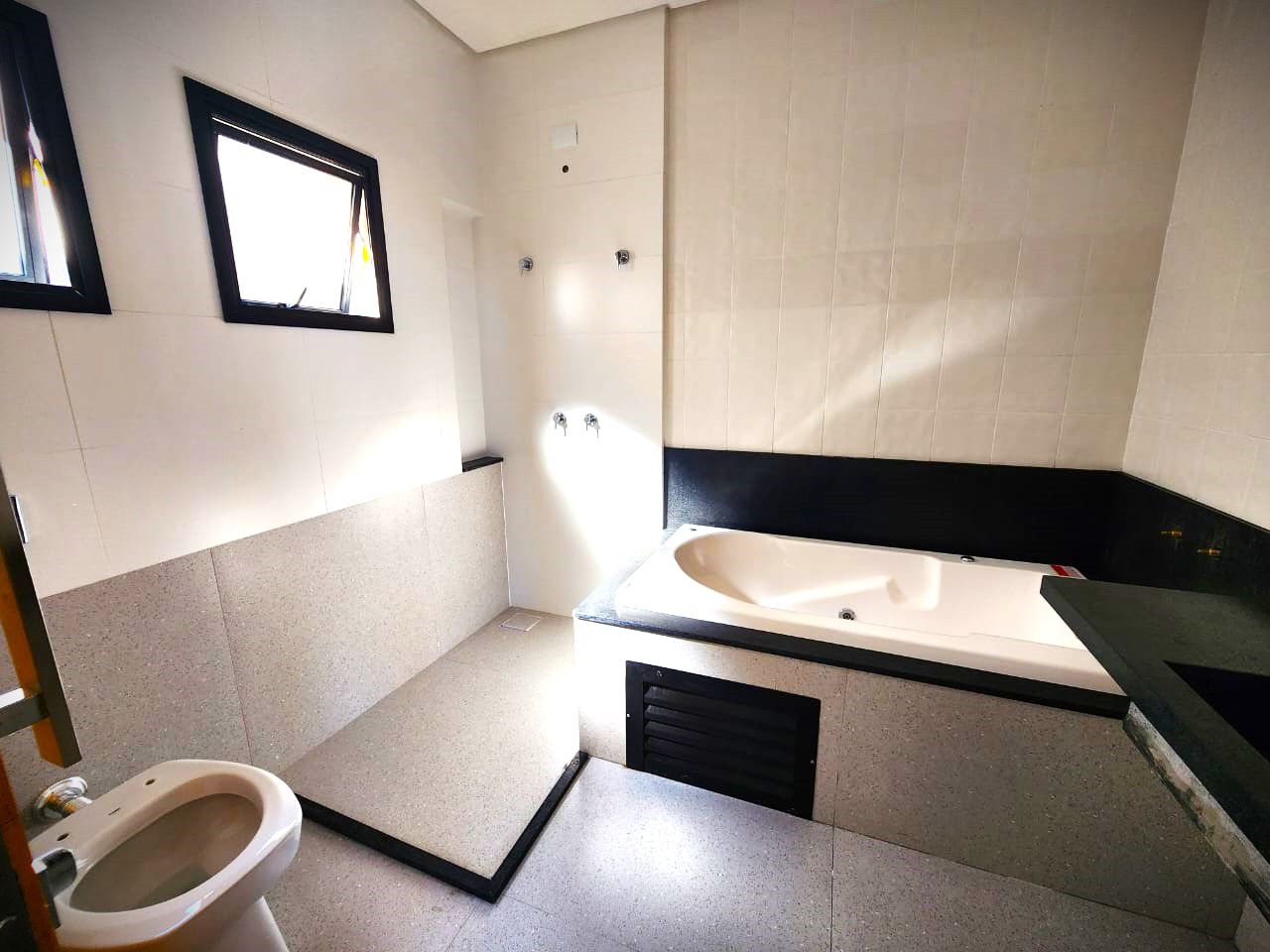 Sobrado à venda, 190m² úteis,  Condominio Tangará, 03 quartos, 4 vagas - Gleba Simon Frazer, Londrina, PR
