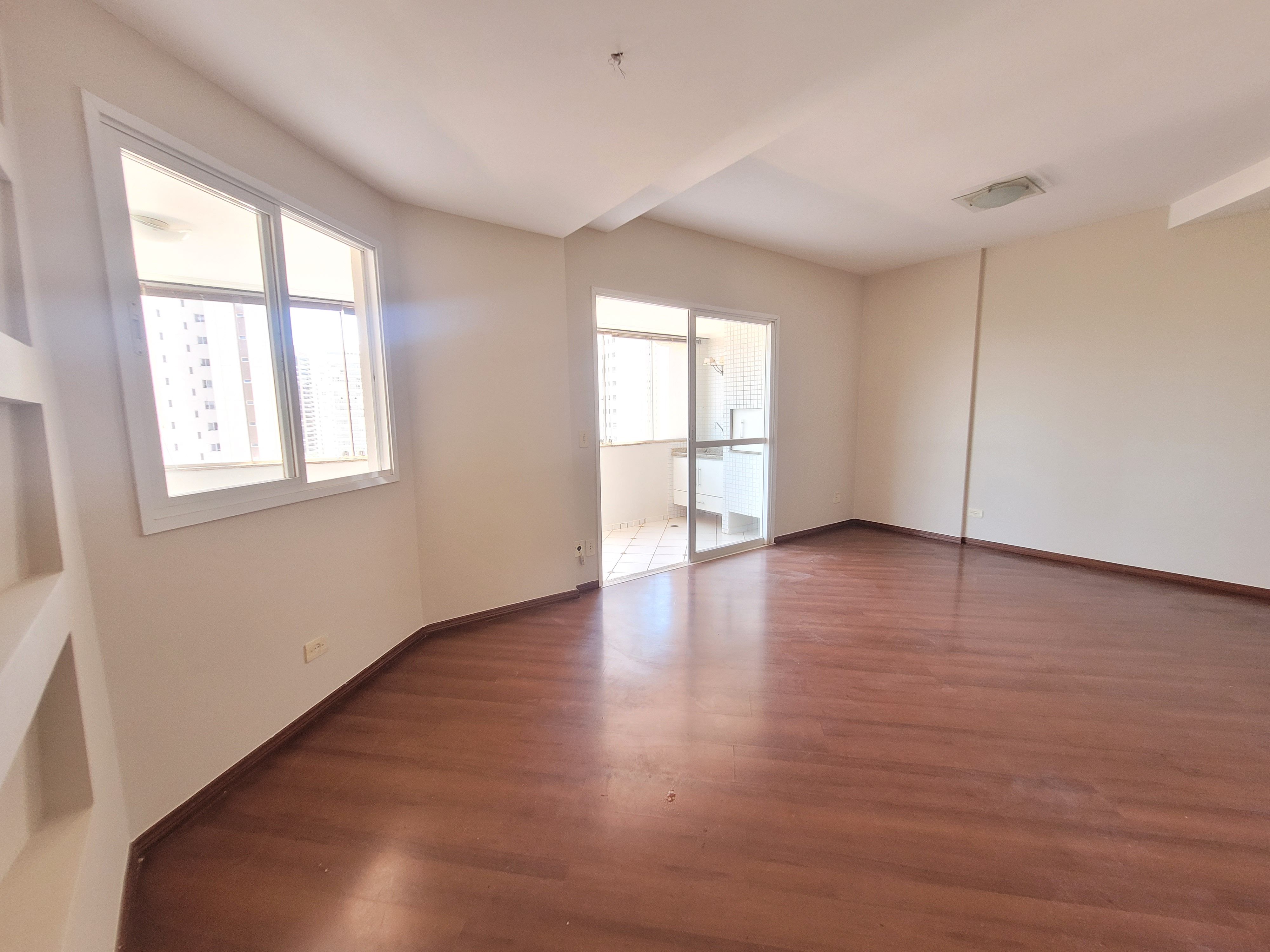 Apartamento  à Venda no edifício  Portal do lago,3 quartos/ 1 suite, andar alto, sol da manha,2 vagas de garagem,Gleba Fazenda Palhano, Londrina,