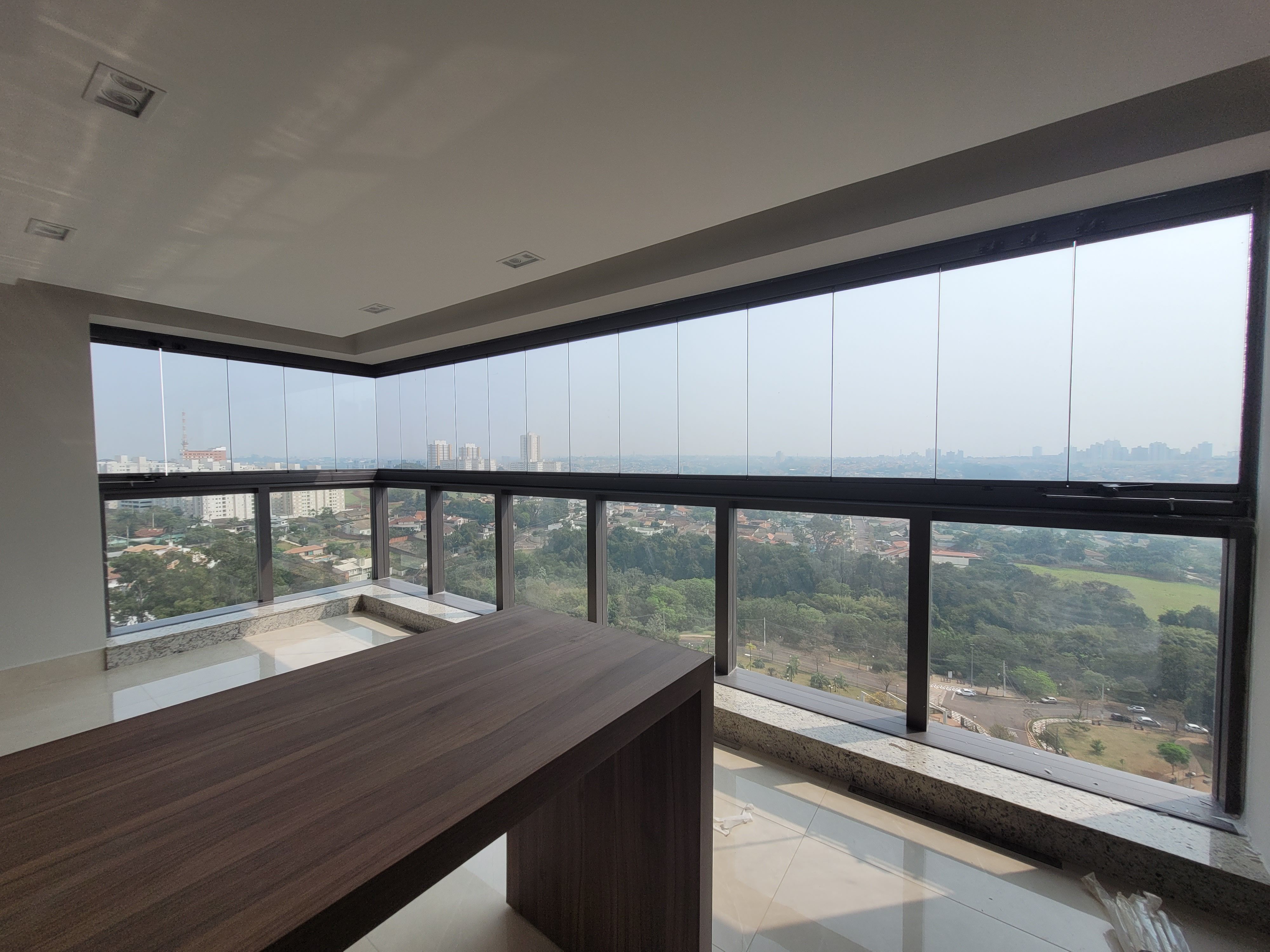 Apartamento a venda, Edifício Grand Palais, 216m² úteis, planejado, andar alto, Gleba Fazenda Palhano -Londrina, PR