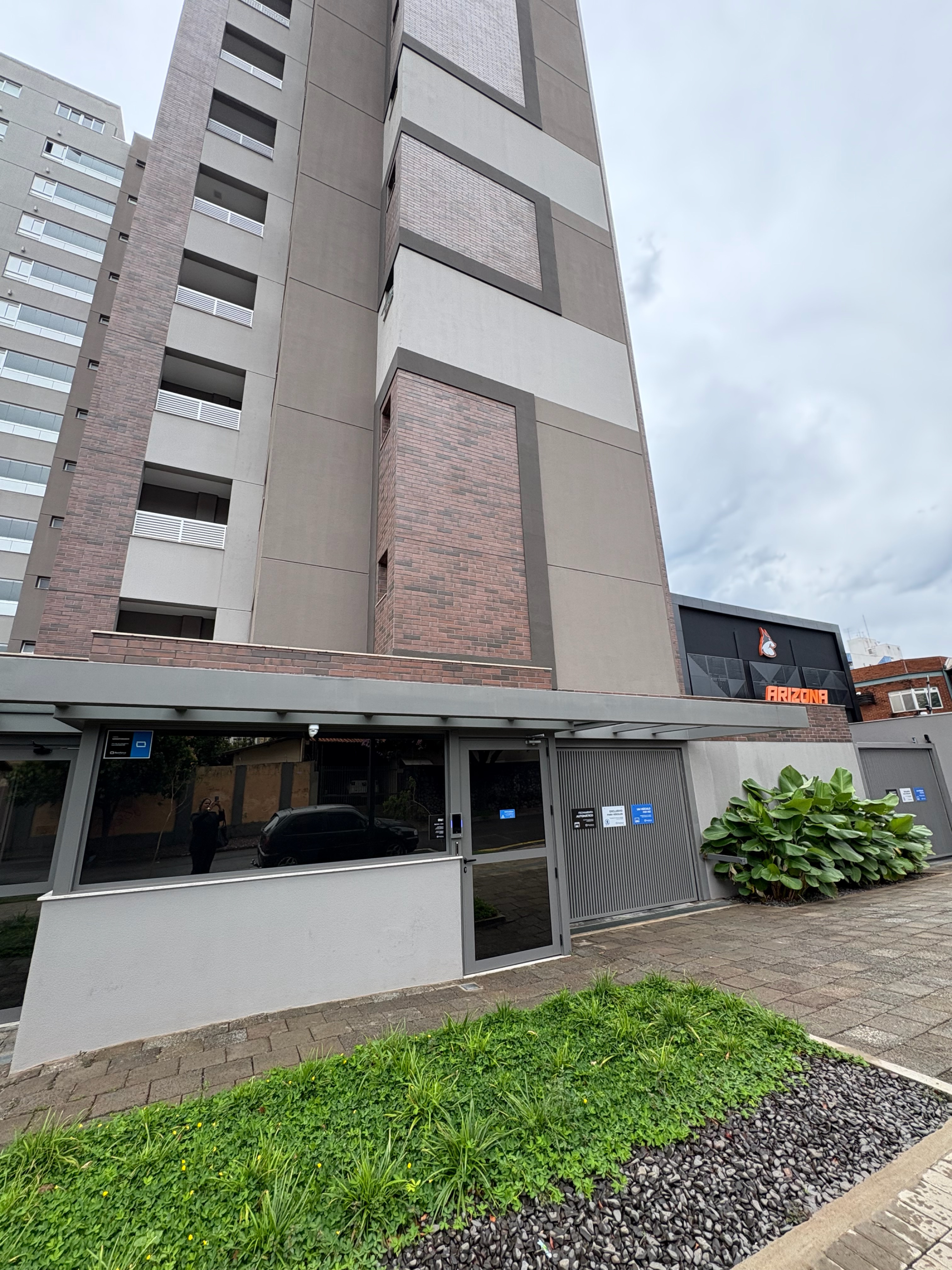 Apartamento para venda ou locação, Residencial Villa Montese, 74m² úteis, todo recém planejado, andar alto - Jardim Higienópolis, Londrina, PR