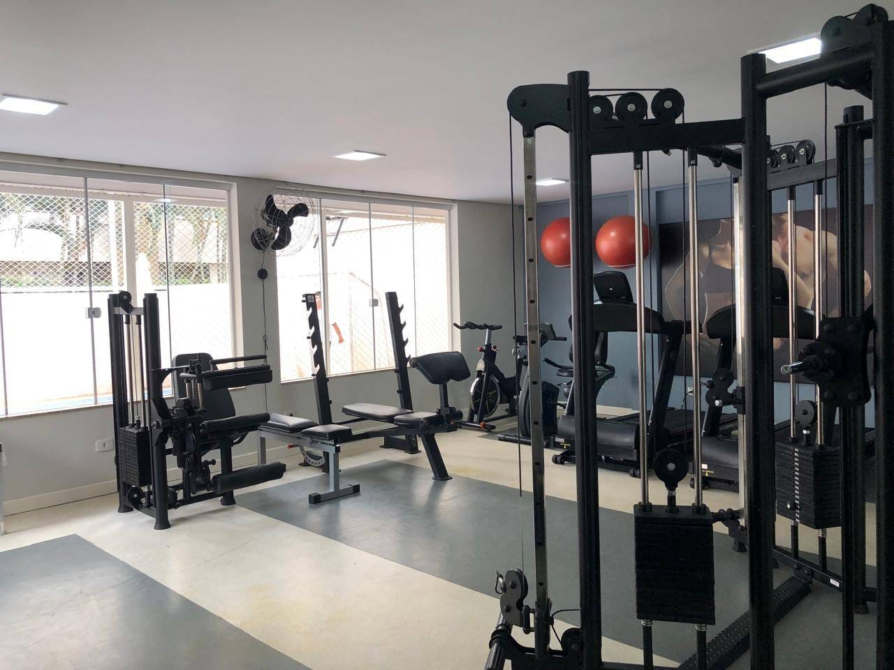 Apartamento à venda, Edifício Mirante do Lago, 76m² úteis, 3 quartos sendo 1 suíte, sacada com churrasqueira - Gleba Fazenda Palhano, Londrina, P