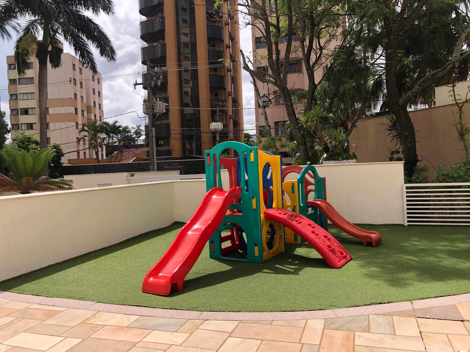 Apartamento à venda, Edifício Dolce Vita, 131,89m² úteis, 3 quartos (1 suíte), ampla varanda com churrasqueira, 2 vagas - Caiçaras, Londrina, PR