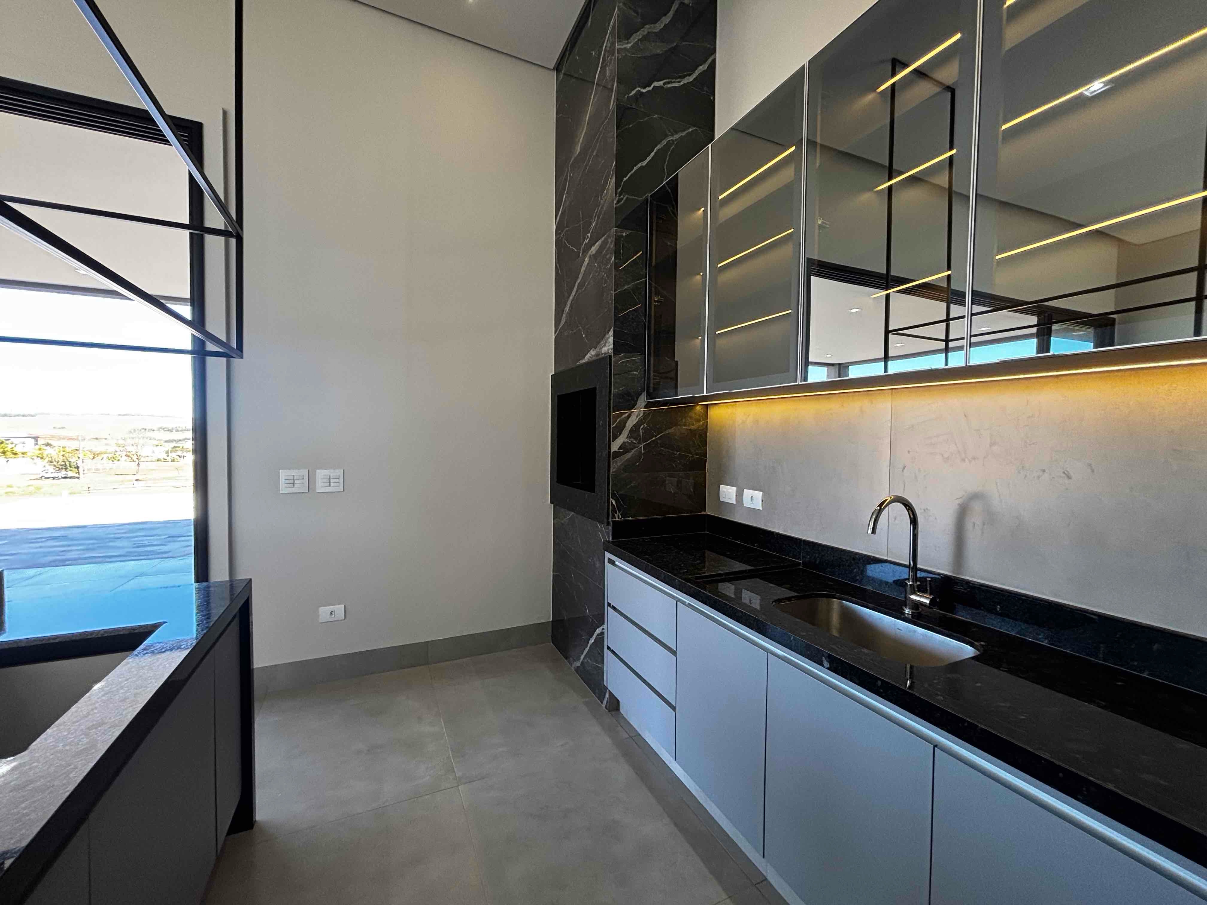 CASA NOVA A VENDA, CONDOMINIO ECOVILLAS DO LAGO, 3 QUARTOS, 1 SUÍTE, PISCINA AQUECIDA