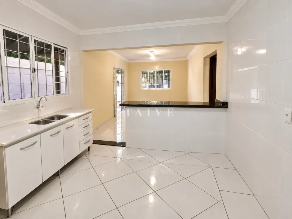 Imagens do imóveis Casa à venda próximo à Jamil Scaff com 3 quartos (sendo 1 suíte), com quintal e ampla garagem