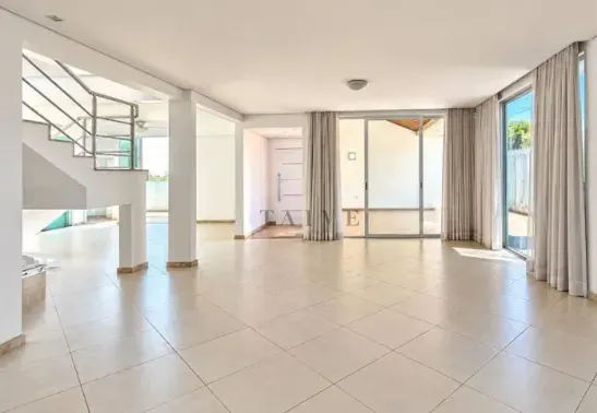 Casa à venda no bairro Tucanos, zona Sul, Londrina, com 4 suítes, 600 m², amplo quintal - foto 6