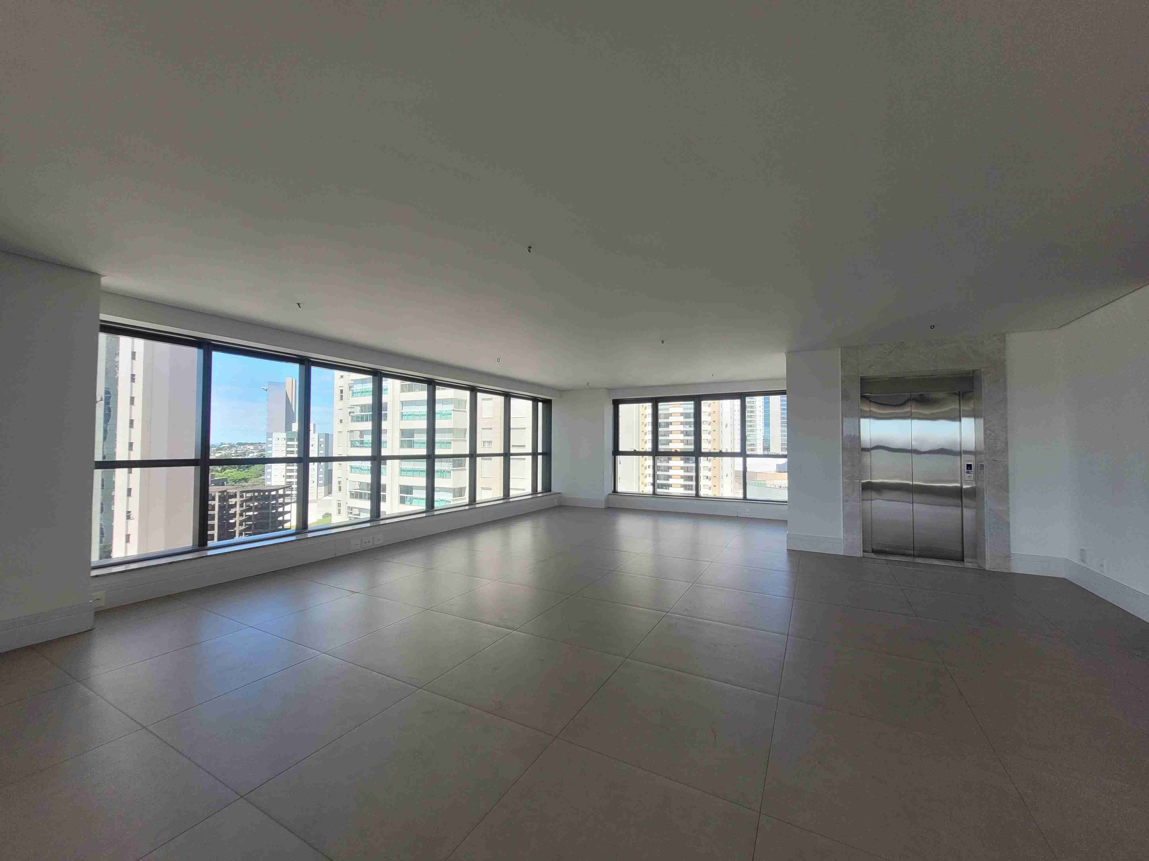 Apartamento à venda no Edifício Le Reve, 323m² úteis, 3 suítes, vista para o lago, 4 vagas - Gleba Palhano, Londrina, PR