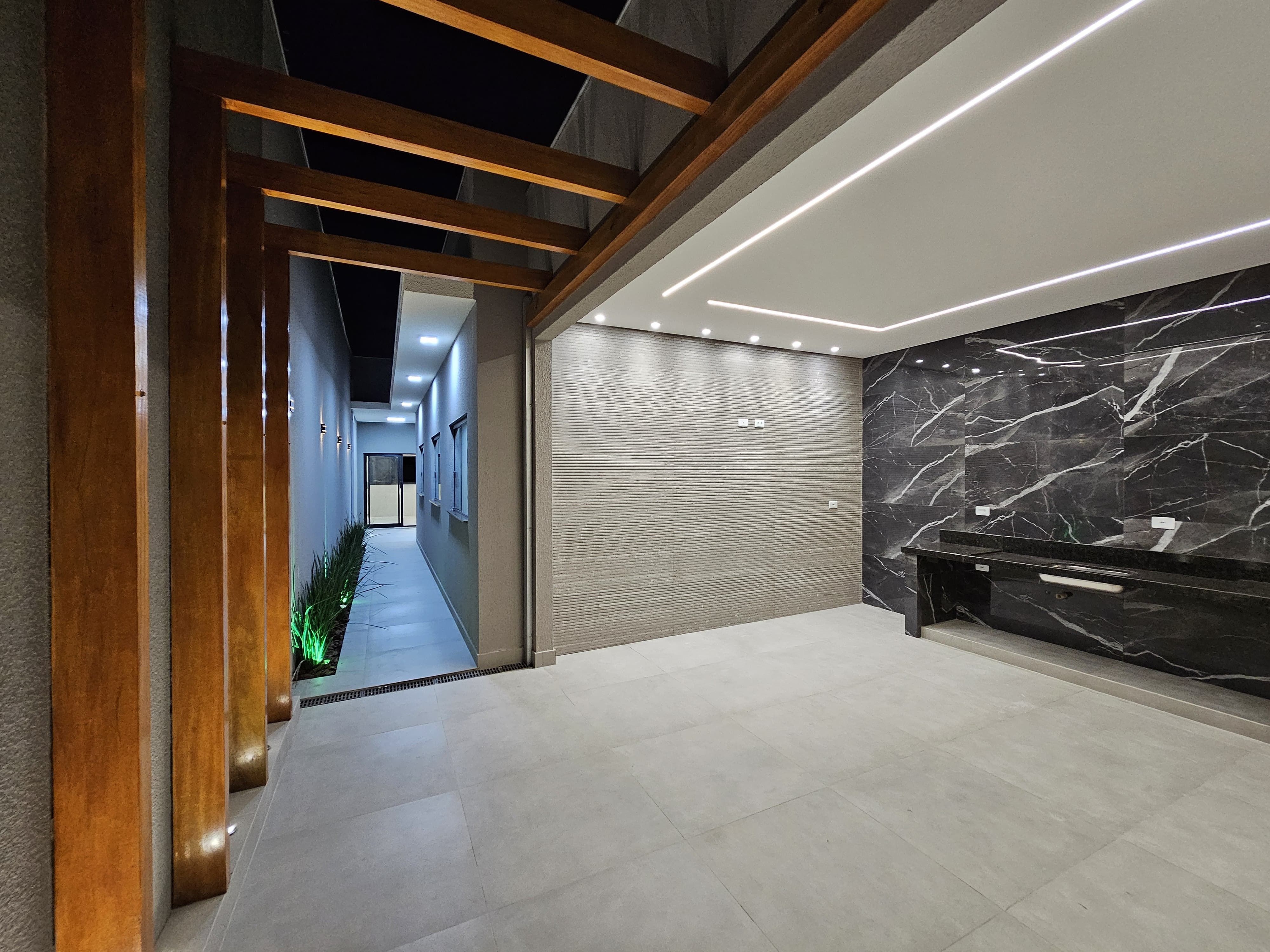 Casa à Venda 130m2/3 quartos(sendo 1 suíte), espaço gourmet, 2 vagas- Jardim Piza, Londrina, PR