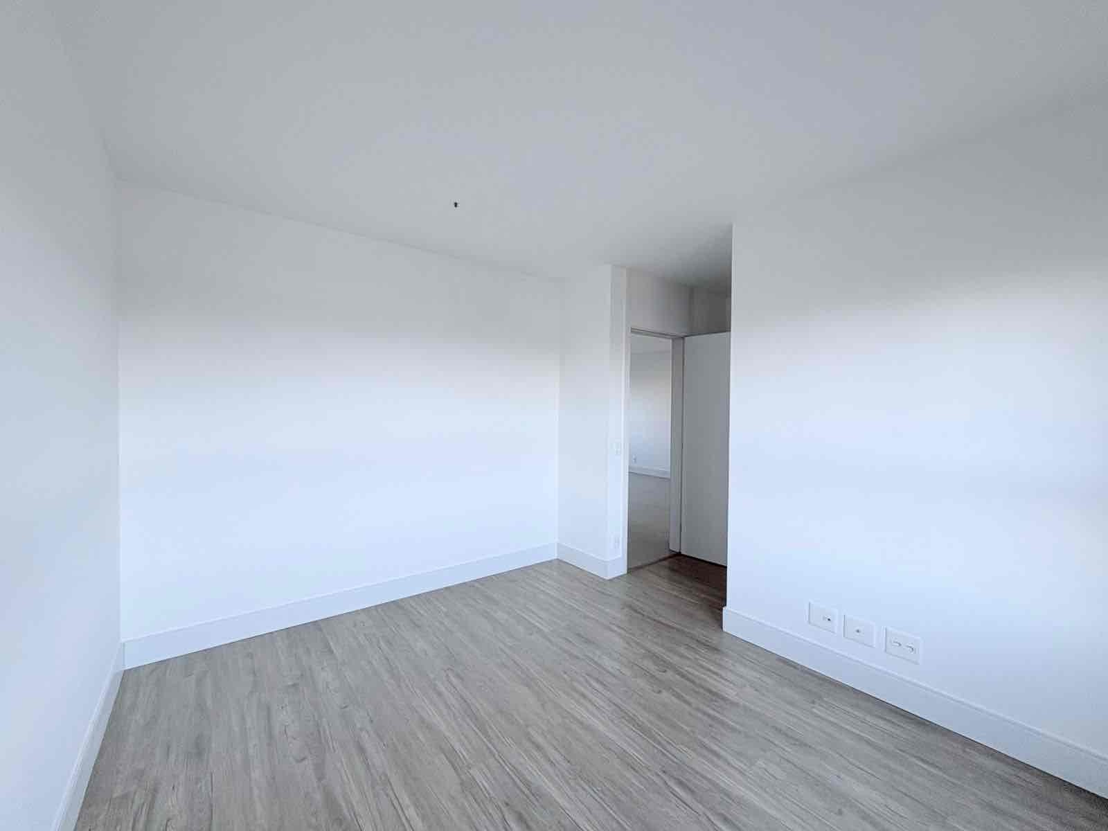 Apartamento novo à Venda, Edifício Lakeside, 232 m² úteis, 3 suítes, 4 vagas, sol da manhã,  elevador privativo, sacada com skinglass- Bela Suiça