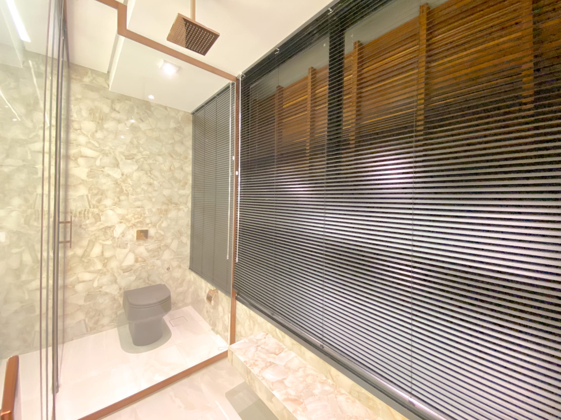 Sobrado à Venda, 302m² úteis,  3 suítes, decorado no Cond.Vivenda Vivendas do Arvoredo, Londrina, PR