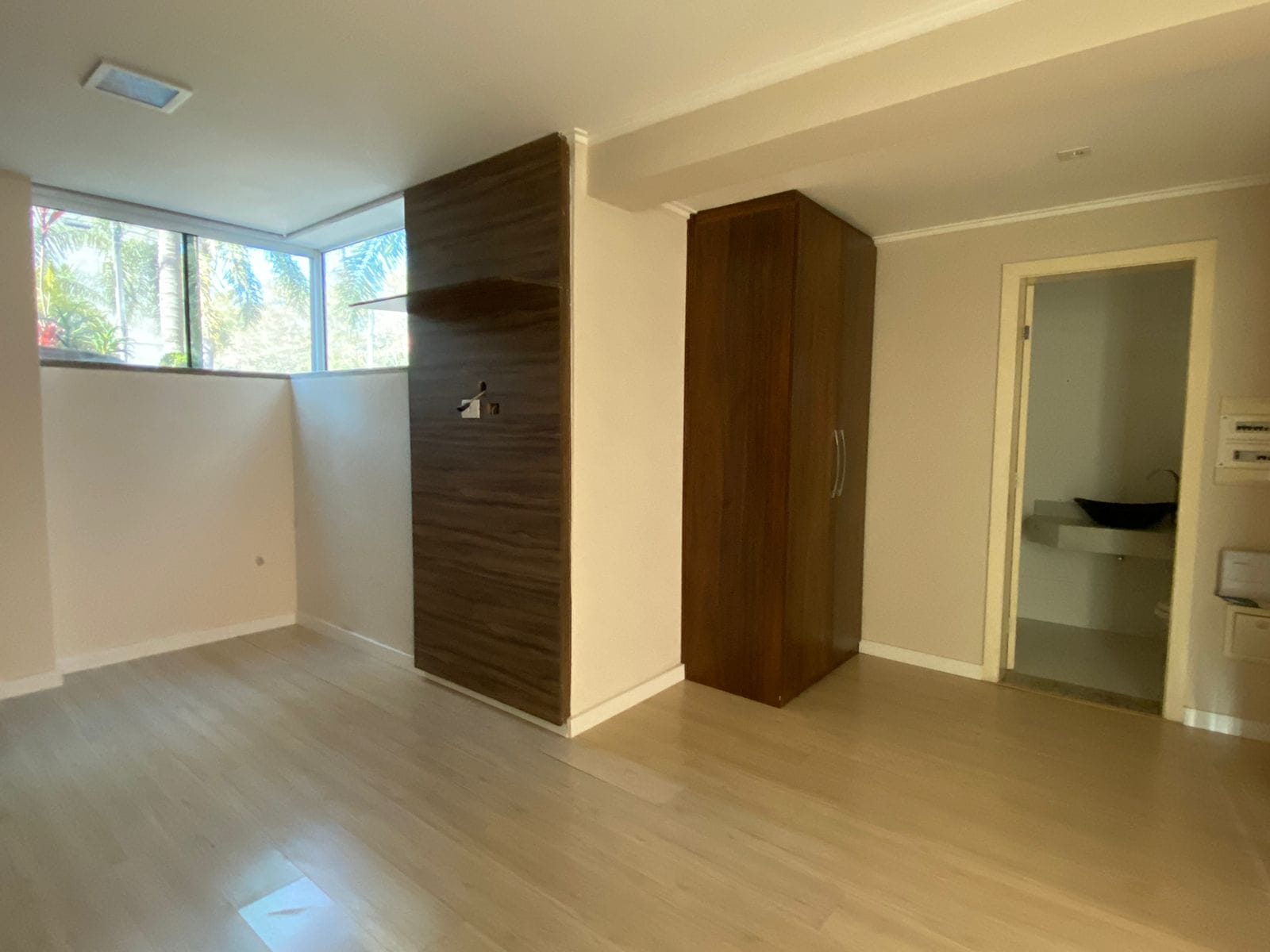 Triplex de luxo 500m² úteis/4 suítes no Cond. Alphaville II, churrasqueira /piscina, ar condicionado, 2 lareiras - Vivendas do Arvoredo - Londrin