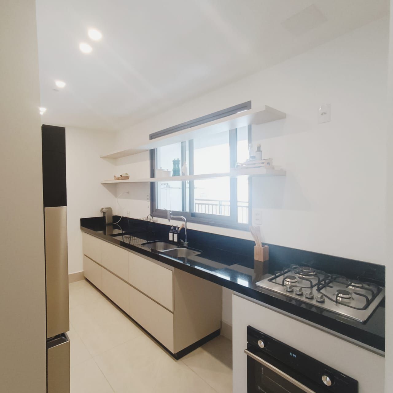 Apartamento à Venda, Ed Grand Palais, 3 suítes , completo em móveis planejados, andar alto- Gleba Fazenda Palhano, Londrina, PR