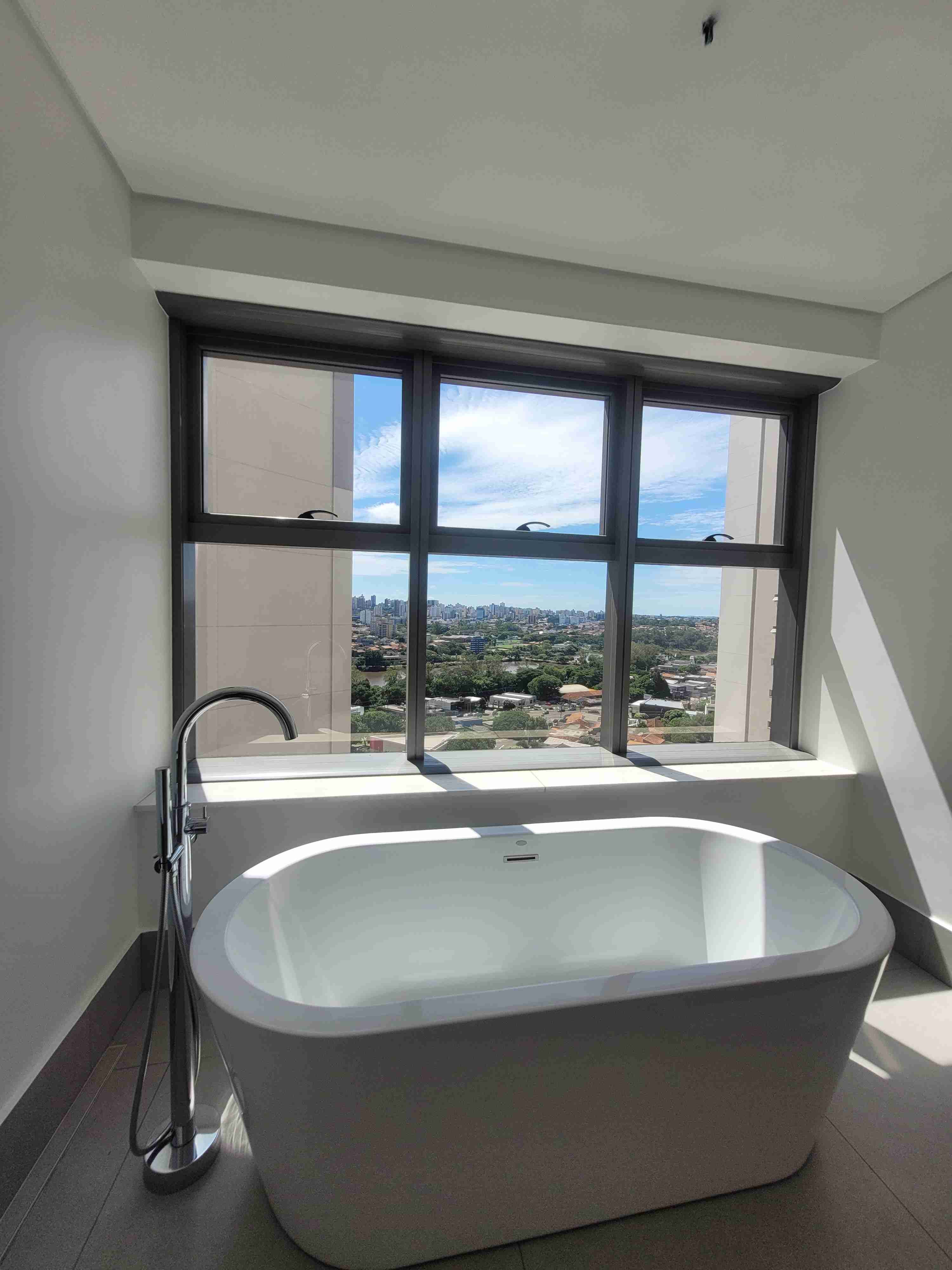 Apartamento à venda no Edifício Le Reve, 323m² úteis, 3 suítes, vista para o lago, 4 vagas - Gleba Palhano, Londrina, PR