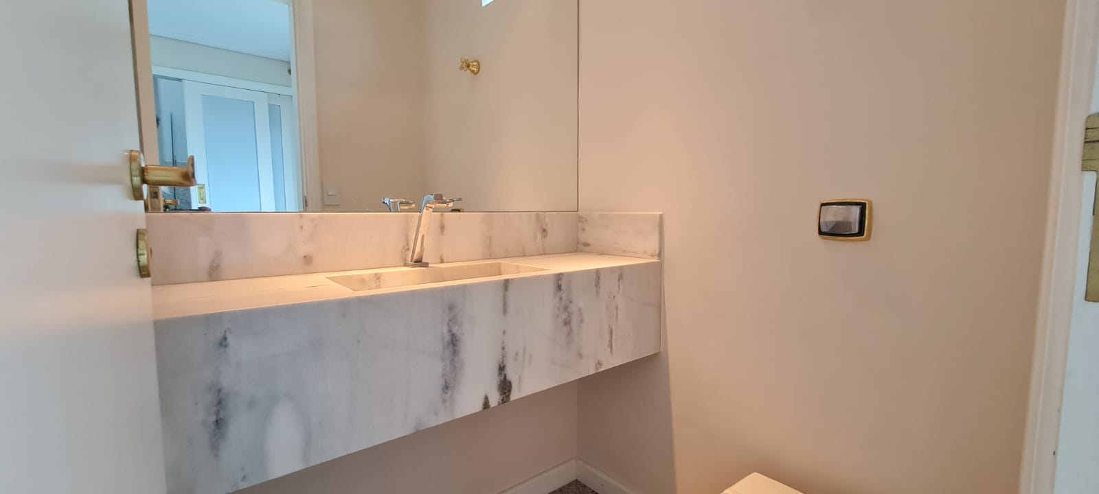 Sobrado à Venda, residencial ou comercial prox a Av Maringá, 440m² úteis, 5 quartos sendo 3 suítes, e 2 com sacada, piscina, 4 vagas - Iguaçu, Lo