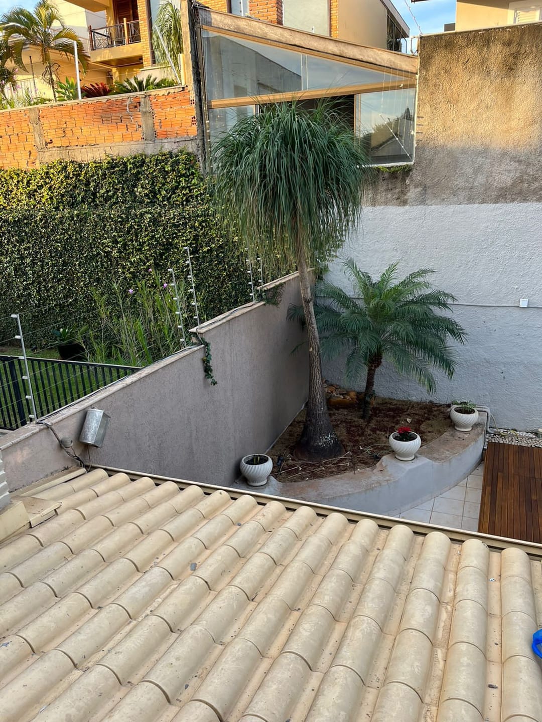 Casa Residencial ou Comercial de 400 m² para venda, 05 quartos (sendo 2 suítes) piscina, de frente para o lago Igapó 1 -Bairro Canaã, Londrina, P