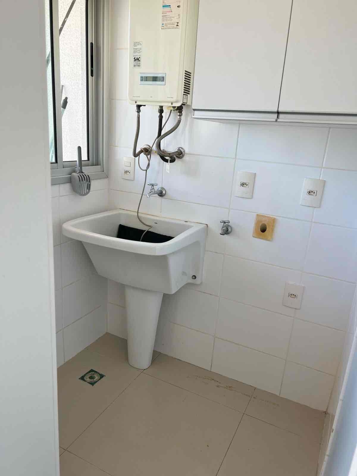 Apartamento  à Venda, Edifício Florais Eco Resort, 75m² úteis, 3 quartos sendo 1 suíte, andar alto, completo armários - Gleba Fazenda Palhano, Lo