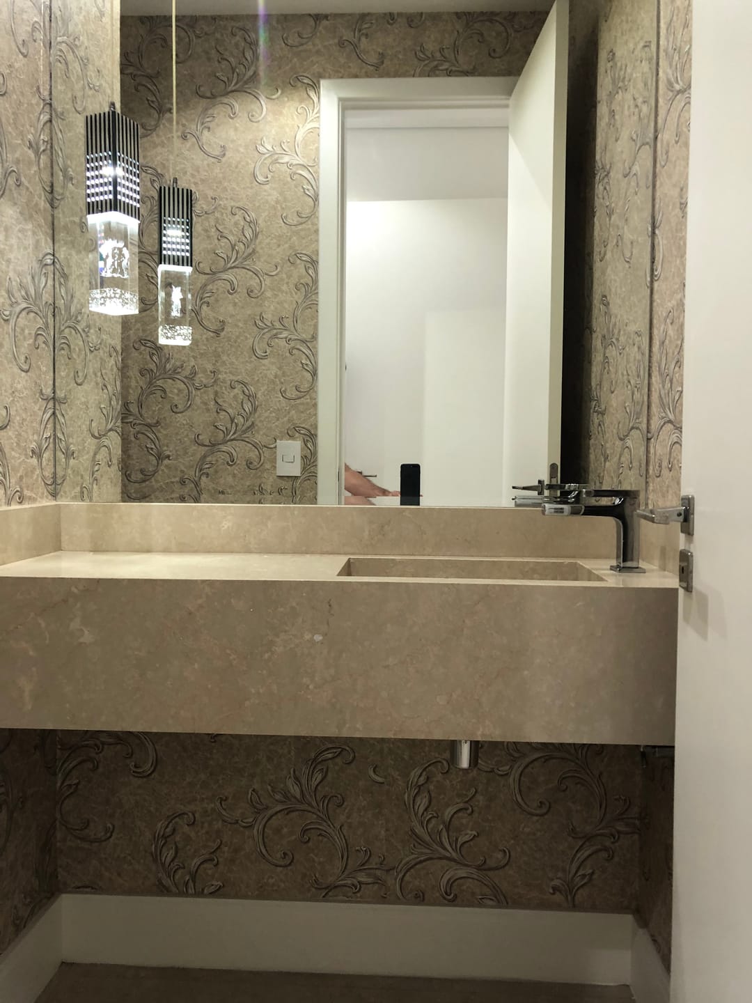 Apartamento à venda, Edifício Le Blanc, 236m² úteis, 3 suítes, 4 vagas, elevador privativo, ampla varanda gourmet - Gleba Palhano, Londrina, PR