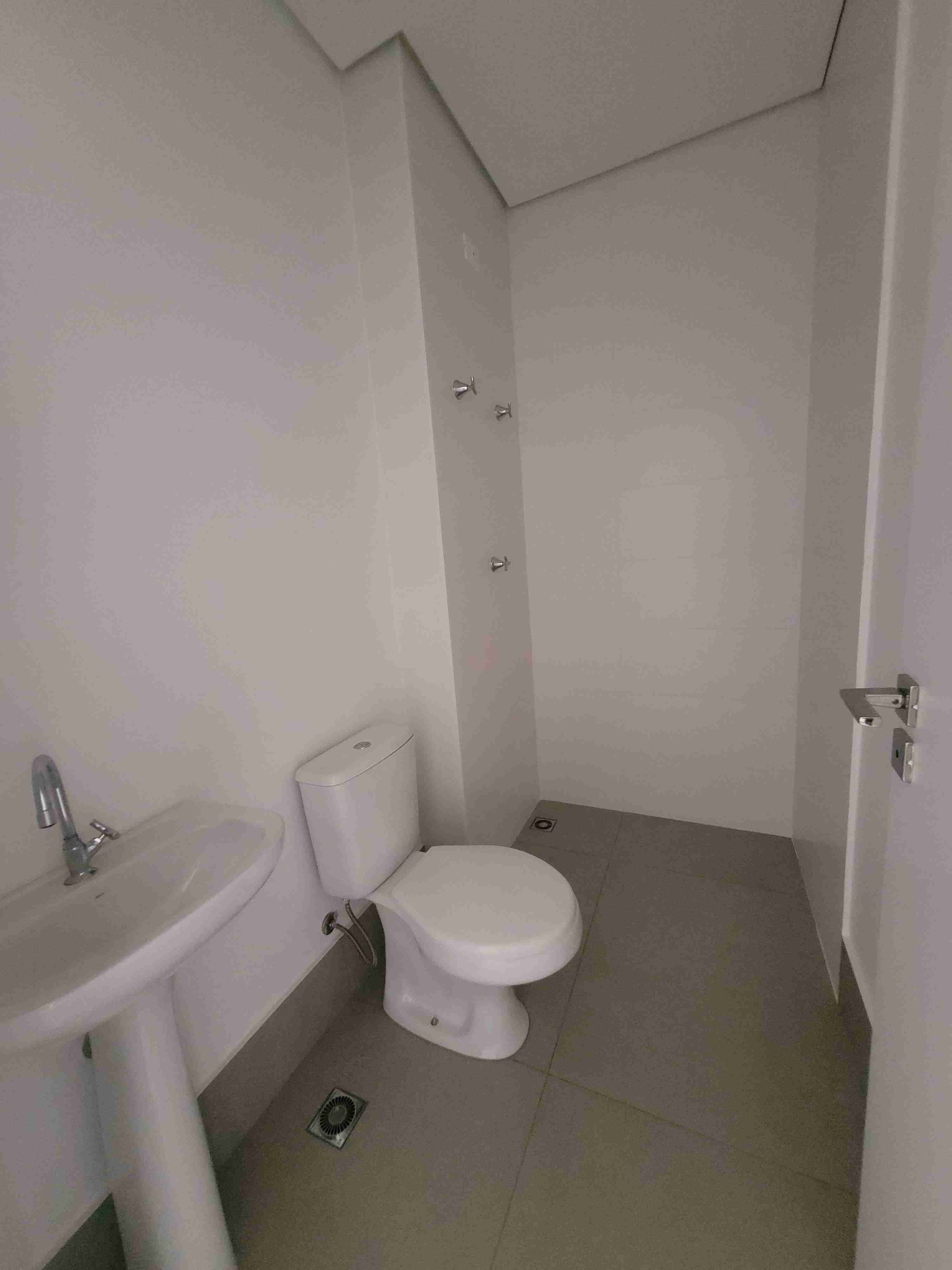 Apartamento à venda no Edifício Le Reve, 323m² úteis, 3 suítes, vista para o lago, 4 vagas - Gleba Palhano, Londrina, PR