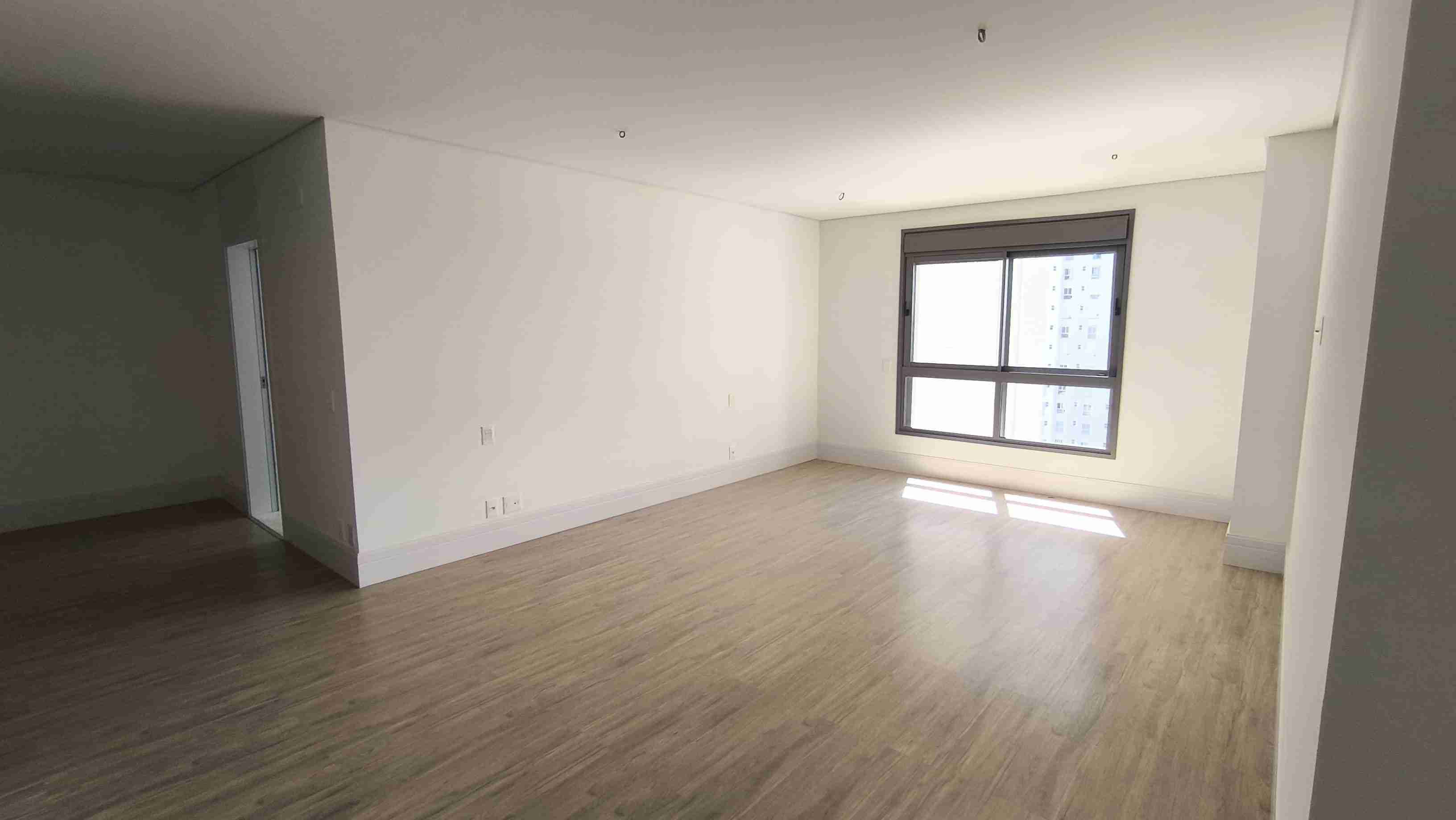 Apartamento à venda no Edifício Le Reve, 323m² úteis, 3 suítes, vista para o lago, 4 vagas - Gleba Palhano, Londrina, PR