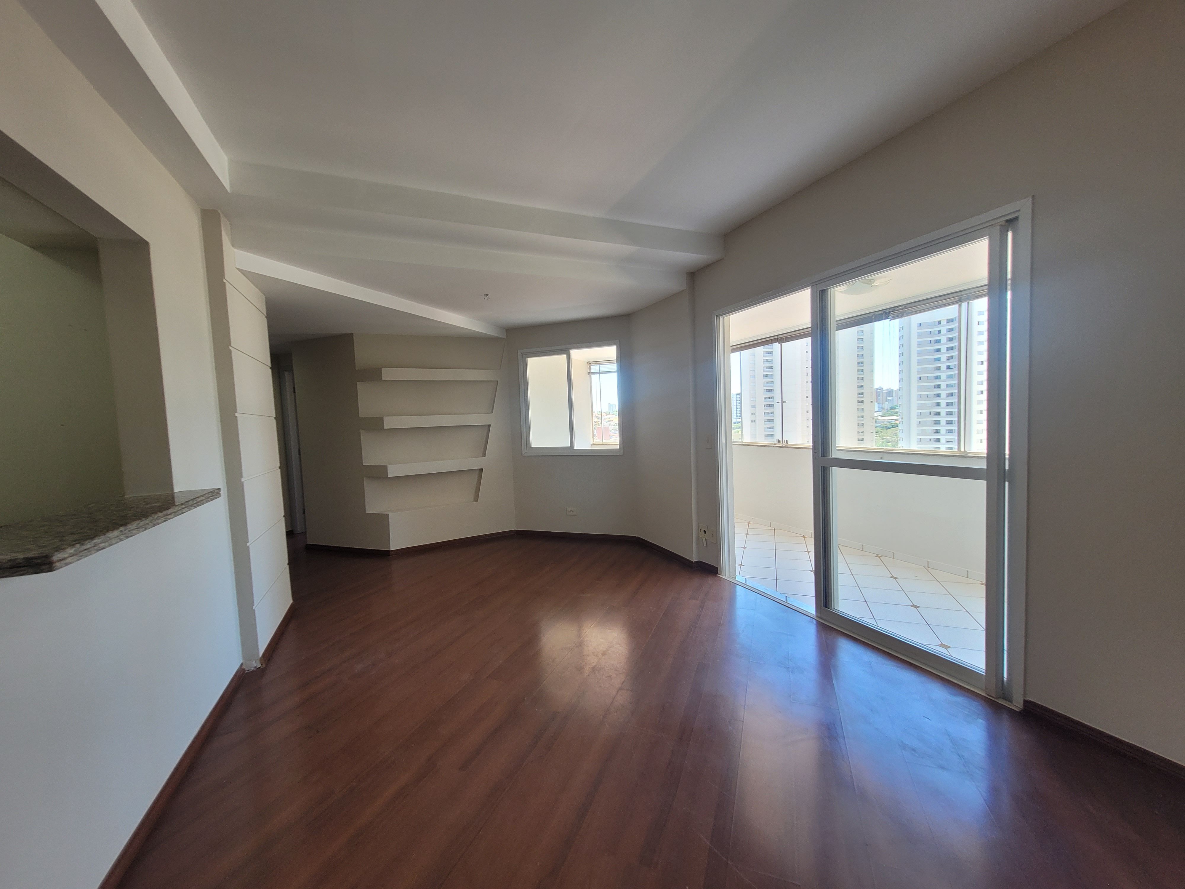Apartamento  à Venda no edifício  Portal do lago,3 quartos/ 1 suite, andar alto, sol da manha,2 vagas de garagem,Gleba Fazenda Palhano, Londrina,