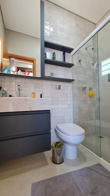 Casa térrea 295m²úteis/4 quartos (sendo 3 suítes) com piscina -Condomínio Acácia Imperial - Londrina Pr