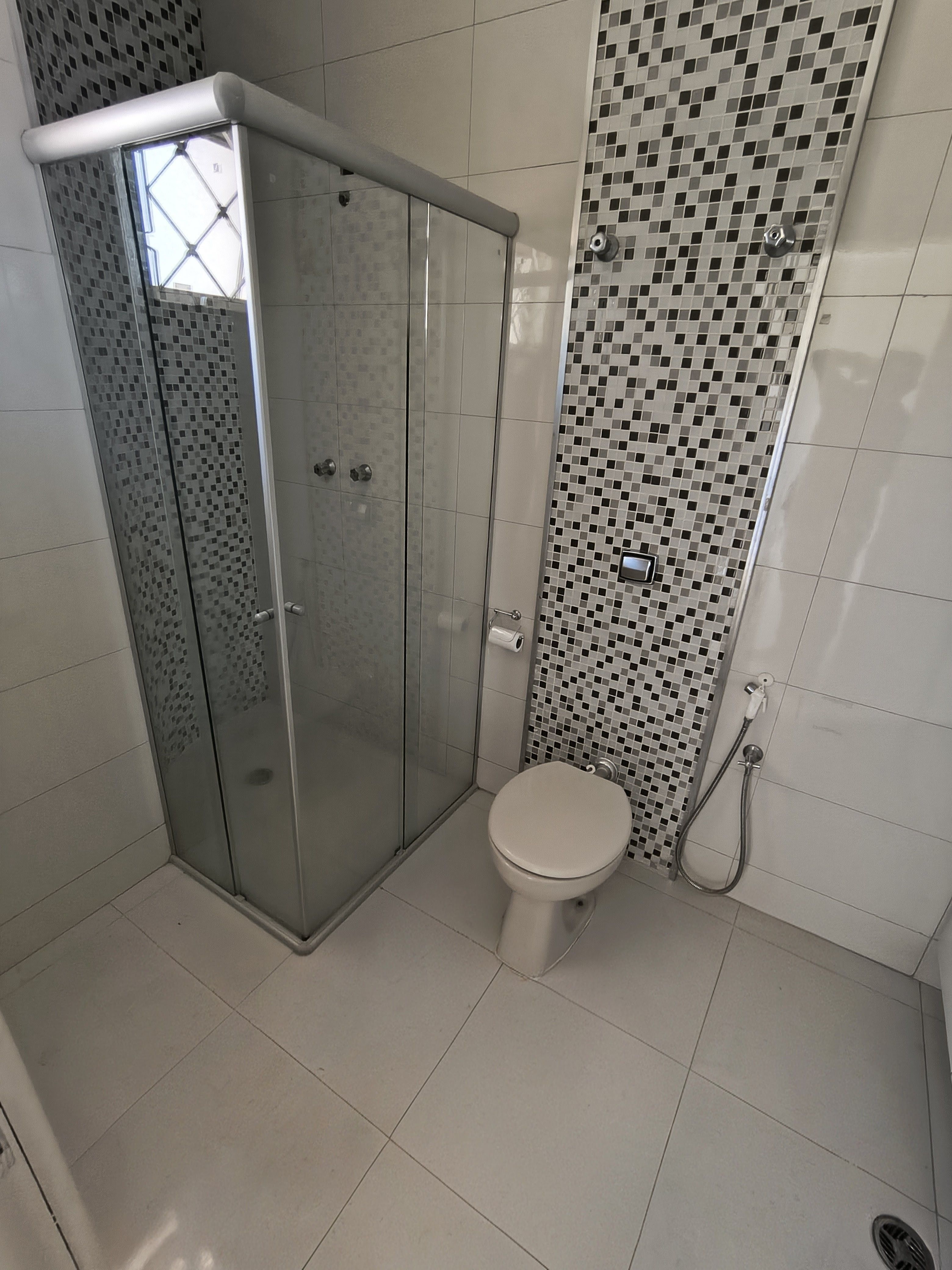 Casa à venda, 3 quartos 1 suíte, 3 vagas, 107M² úiteis, área gourmet, Planejados na suíte,Parque Jamaica, Londrina-PR