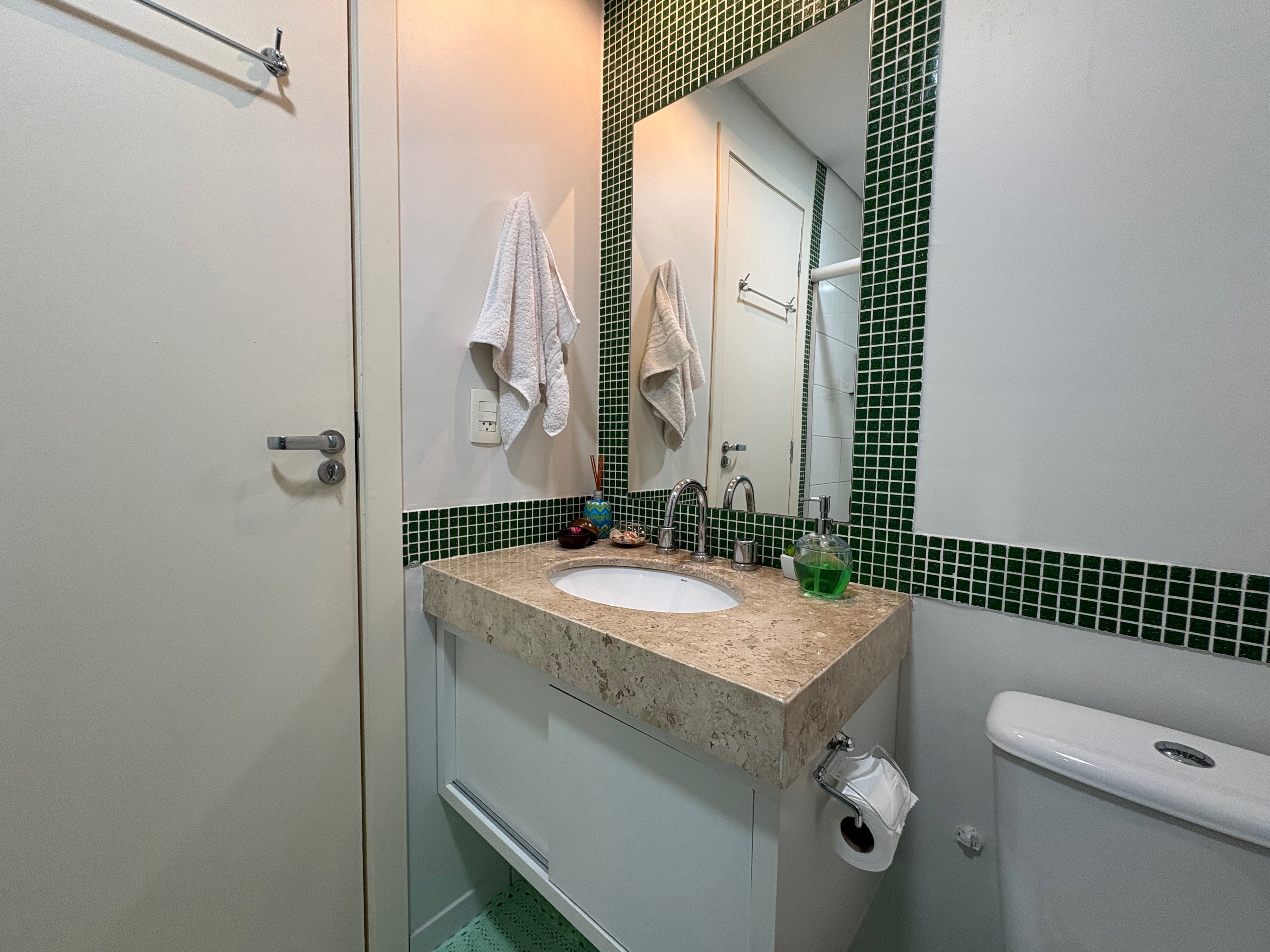 Apartamento à venda, Residencial Ibiza, 2 quartos sendo 1 suíte, andar alto, sacada com churrasqueira, Vila Ipiranga, Londrina, PR