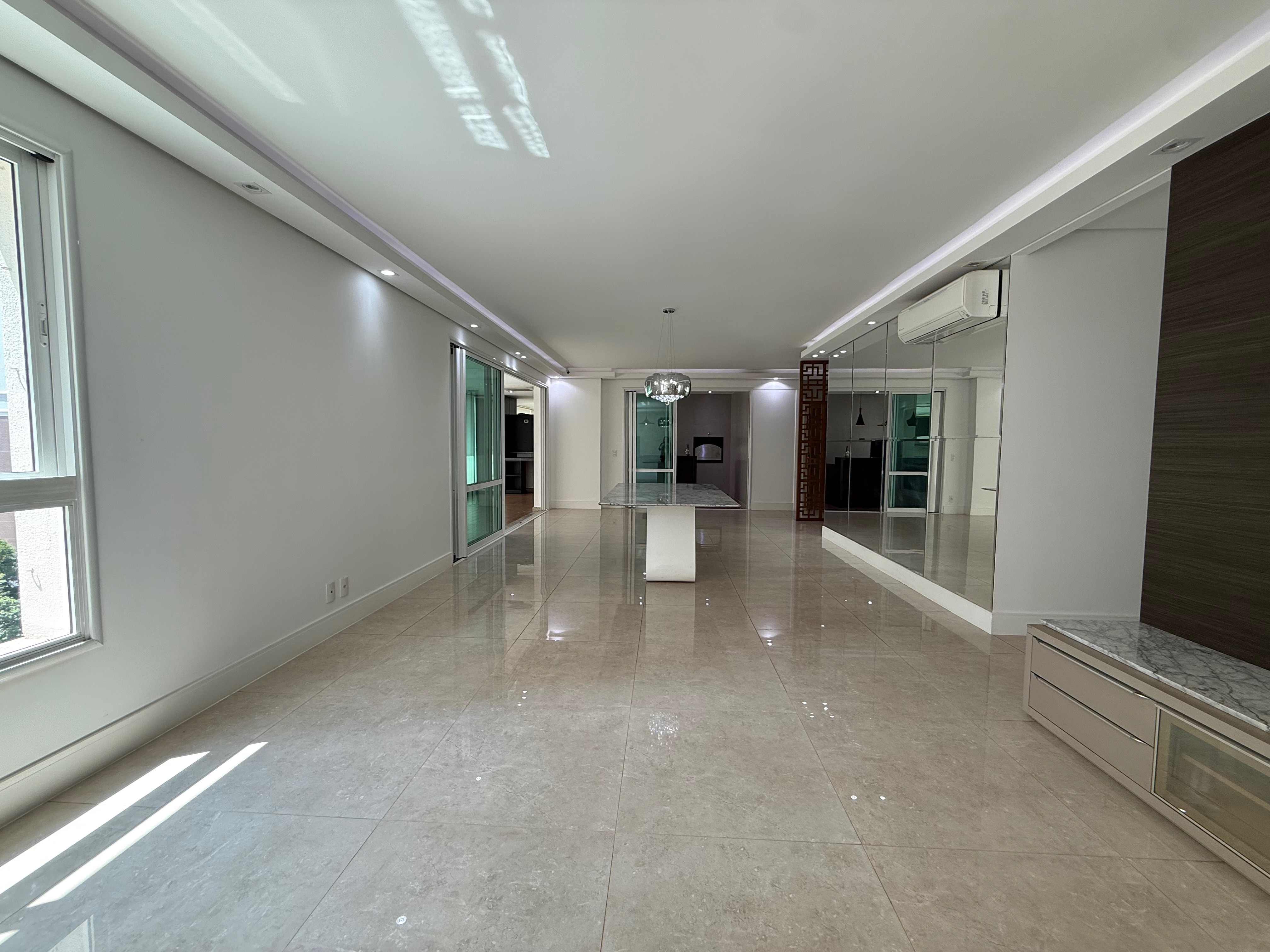 Apartamento à venda, Edifício Le Blanc, 236m² úteis, 3 suítes, 4 vagas, elevador privativo, ampla varanda gourmet - Gleba Palhano, Londrina, PR