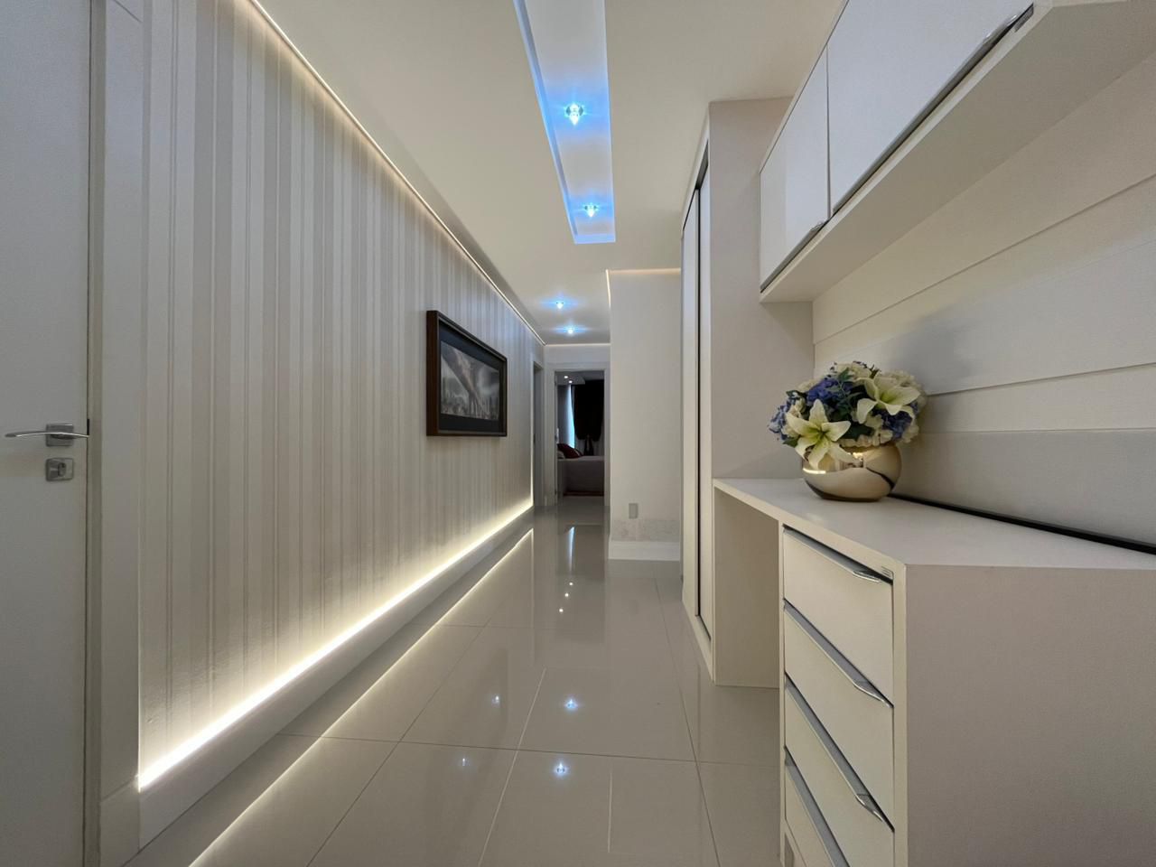 Apartamento com vista mar no Edifício Dubai Tower Residence em Itapema, SC