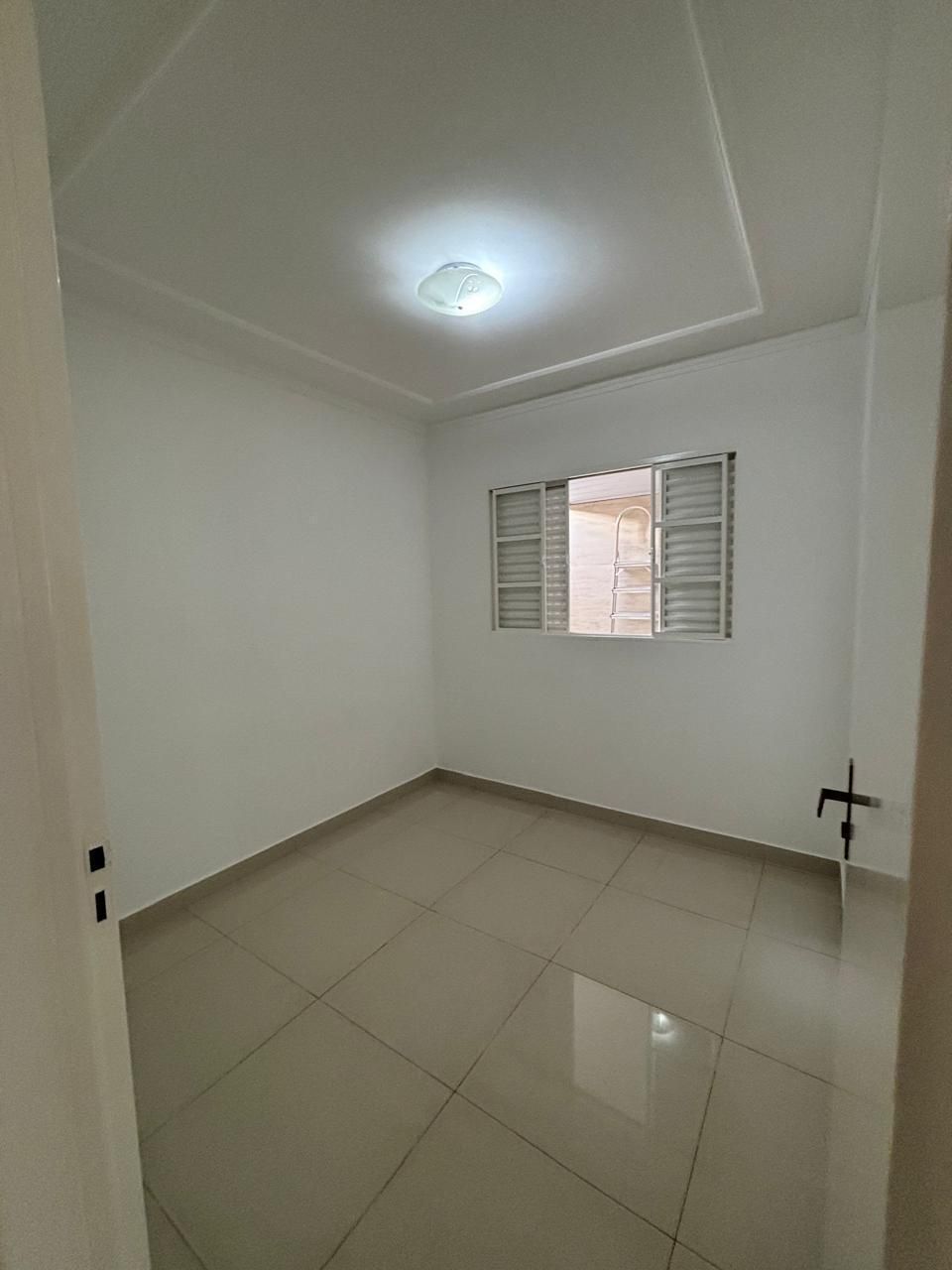 Casa à venda, 2 quatos, um closet, 2 vagas, 112M²,  Condomínio Sabará 1, Londrina-PR