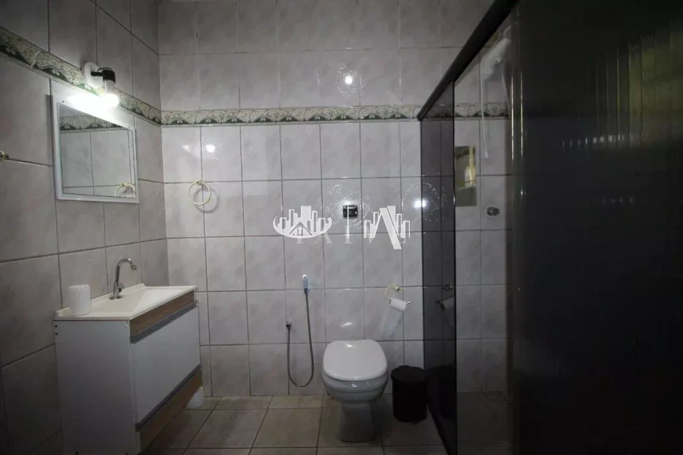 CASA A VENDA ZONA LESTE, NA AVENIDA PRINCIPAL