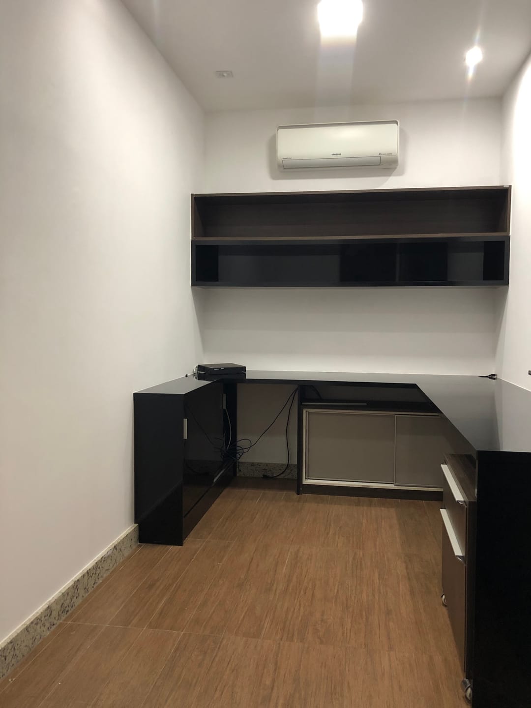 Apartamento à venda, Edifício Le Blanc, 236m² úteis, 3 suítes, 4 vagas, elevador privativo, ampla varanda gourmet - Gleba Palhano, Londrina, PR