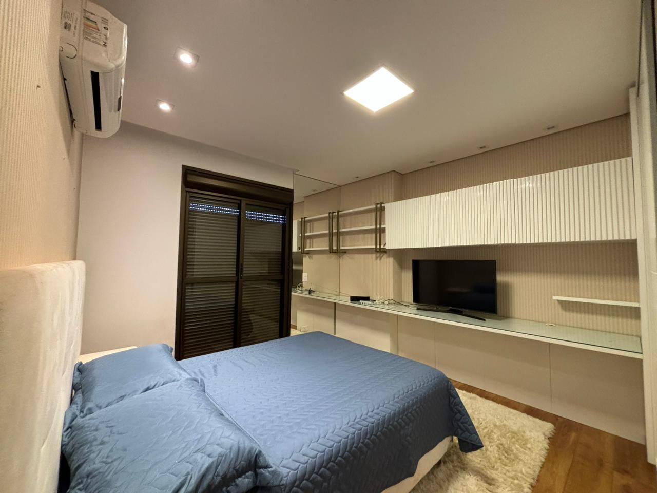 Apartamento à venda - 240m² úteis, 4 quartos sendo 2 suítes/ andar alto / 4 vagas de garagem /  PALAZZO VERONESI - Londrina/PR