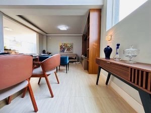 Sobrado à venda, Alphaville 2, 285m² úteis, 4 suítes, sendo uma com hidro e closet, completo planejados, piscina, 4 vagas-  Vivendas do Arvoredo,