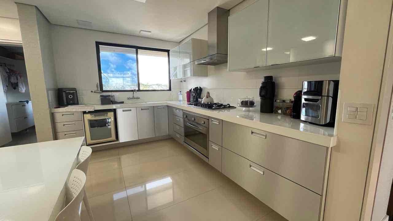 Apartamento semi mobiliado à venda, Edifício Palazzo Veronesi, 240m² úteis, 4 quartos sendo 2 suítes - Bela Suiça, Londrina, PR