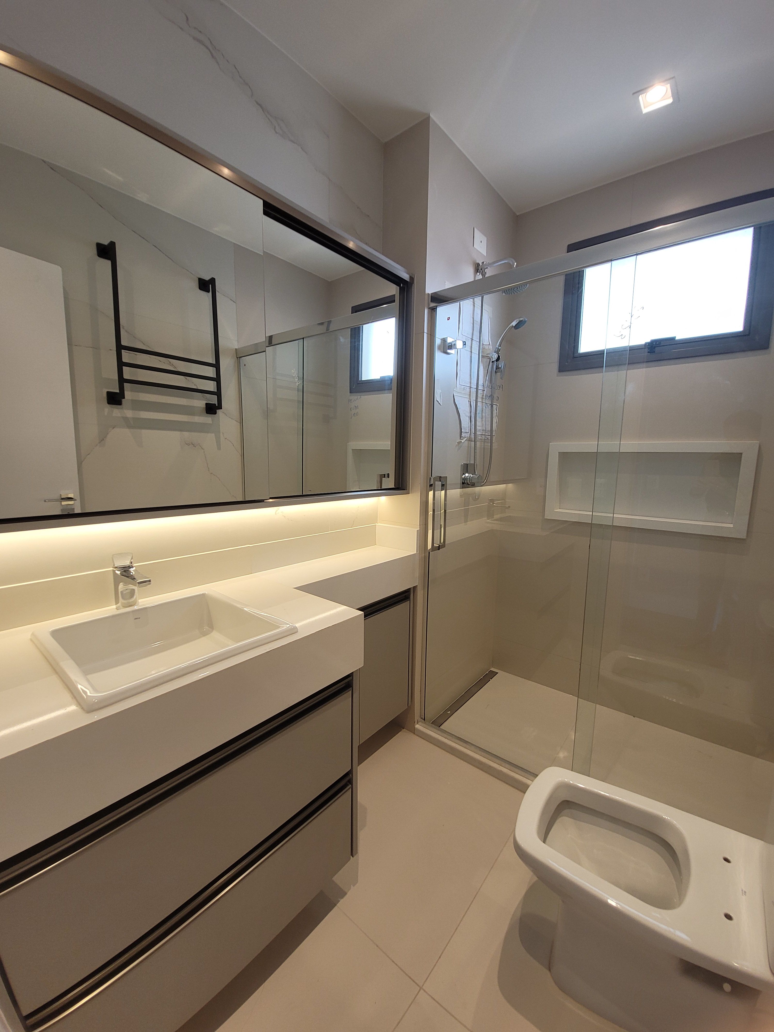 Apartamento a venda, Edifício Grand Palais, 216m² úteis, planejado, andar alto, Gleba Fazenda Palhano -Londrina, PR